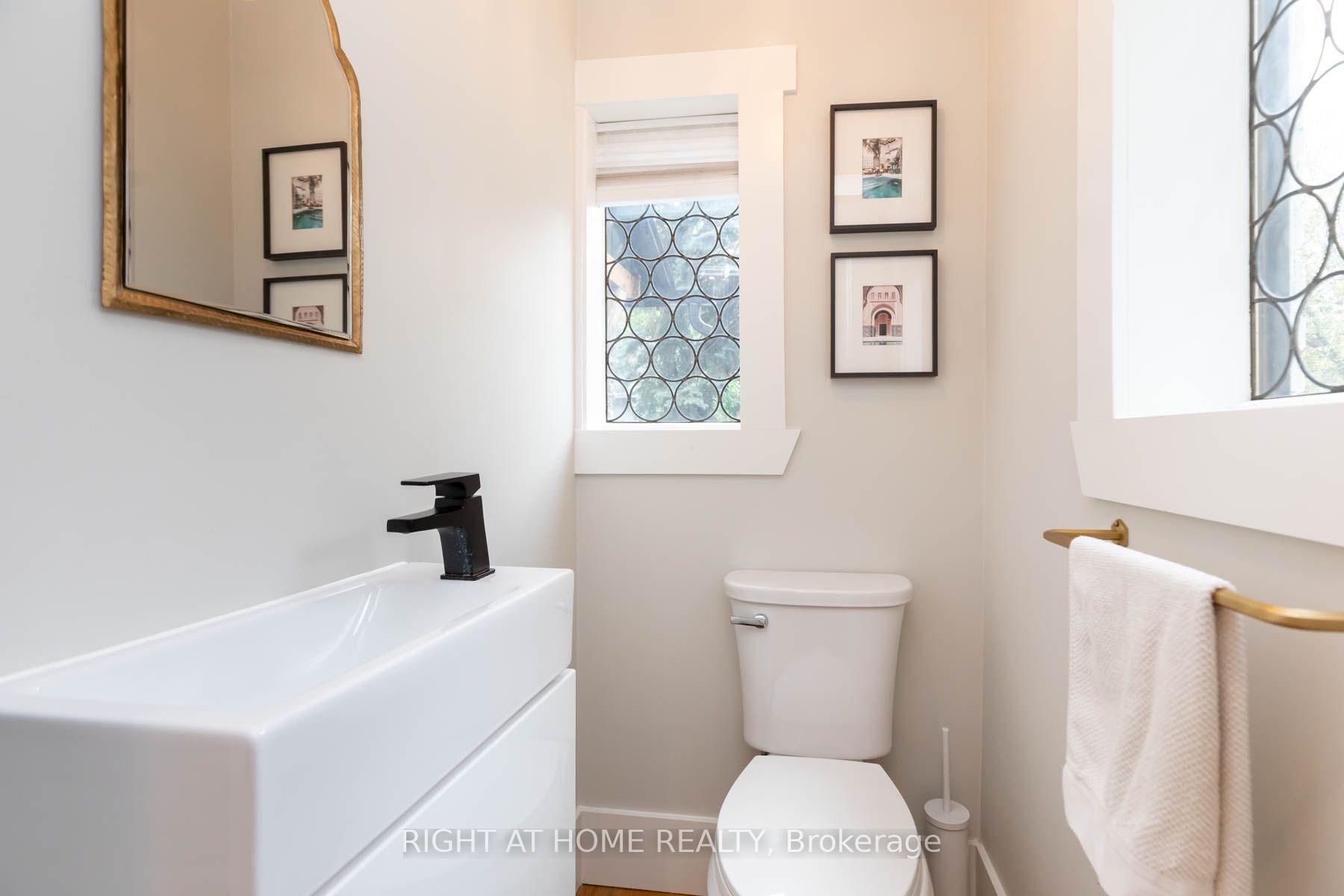 Photo 16 of 16 Pine Crescent, Toronto, The Beaches — HOMEH