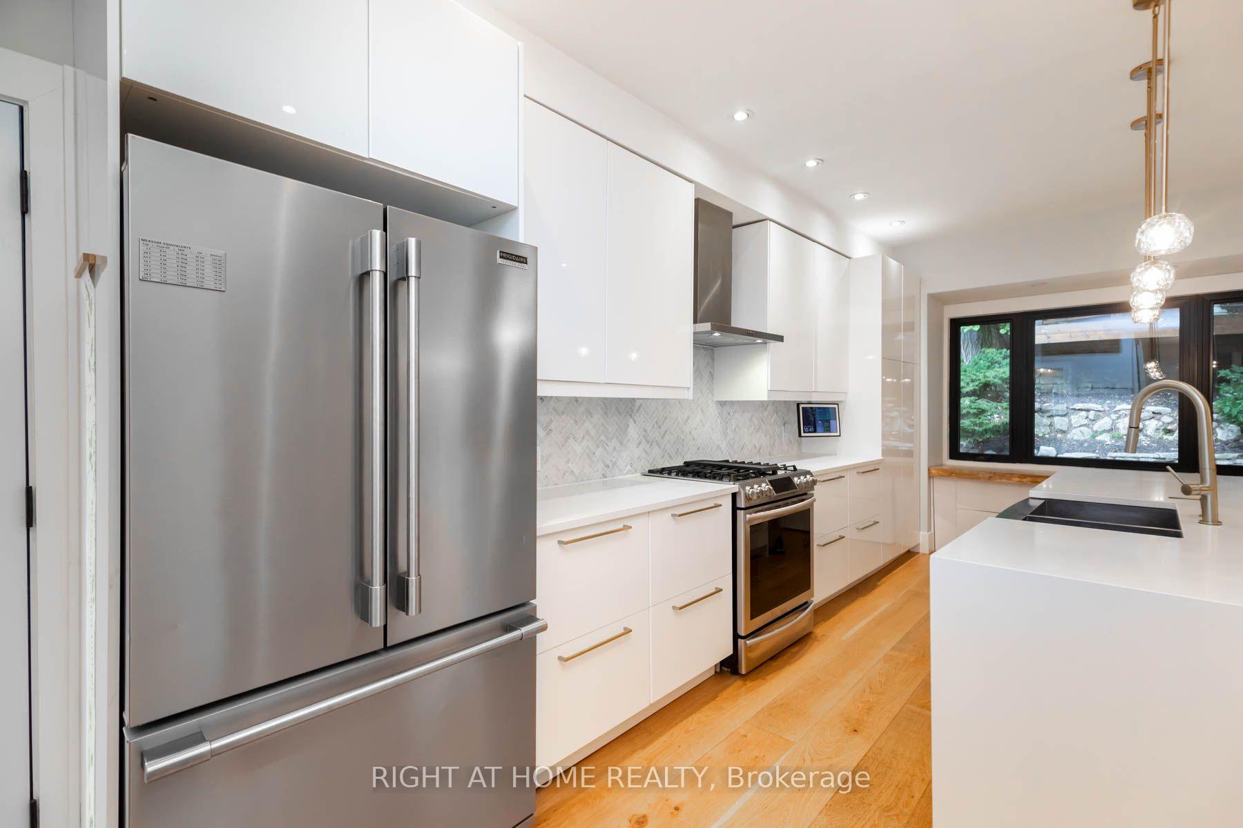 Photo 17 of 16 Pine Crescent, Toronto, The Beaches — HOMEH