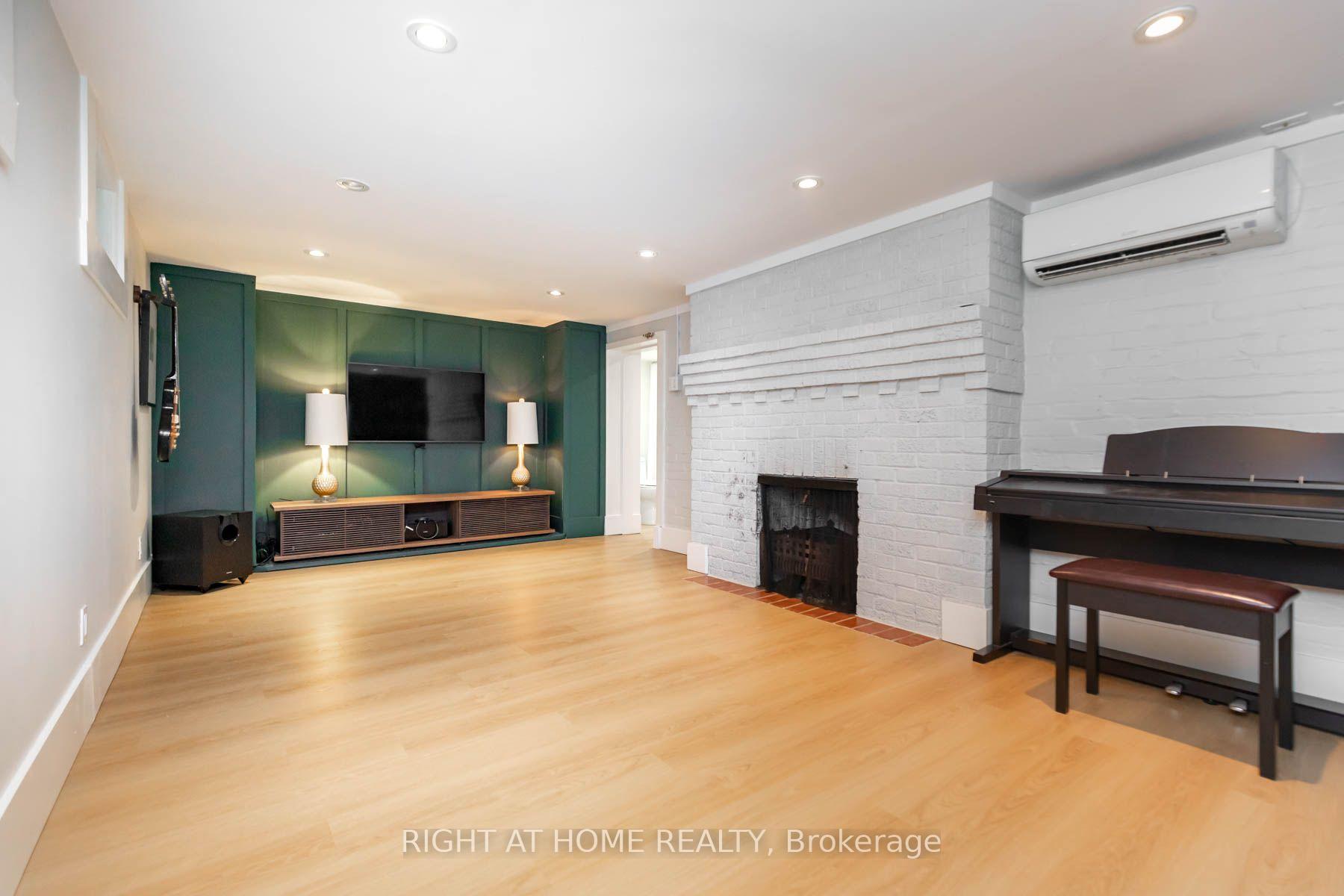Photo 25 of 16 Pine Crescent, Toronto, The Beaches — HOMEH