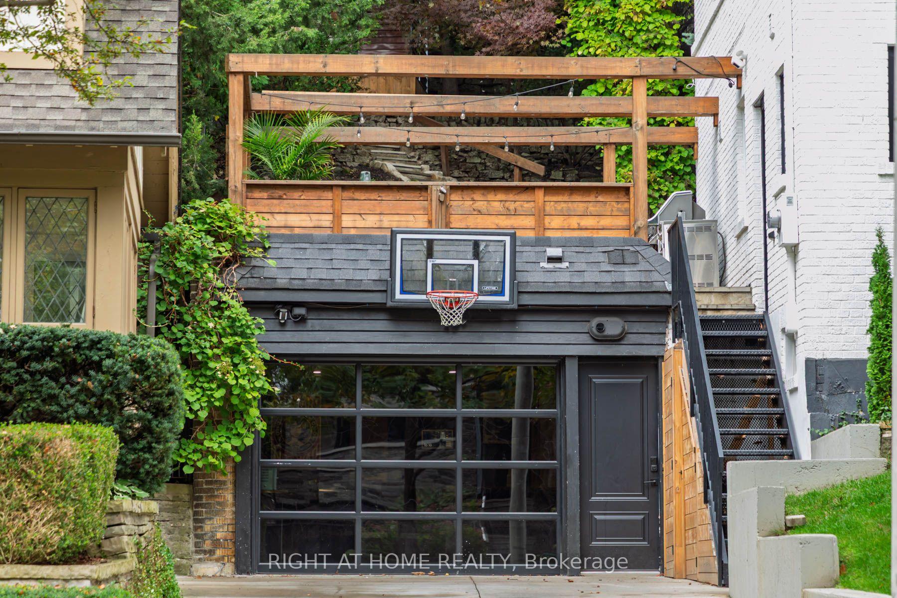 Photo 29 of 16 Pine Crescent, Toronto, The Beaches — HOMEH