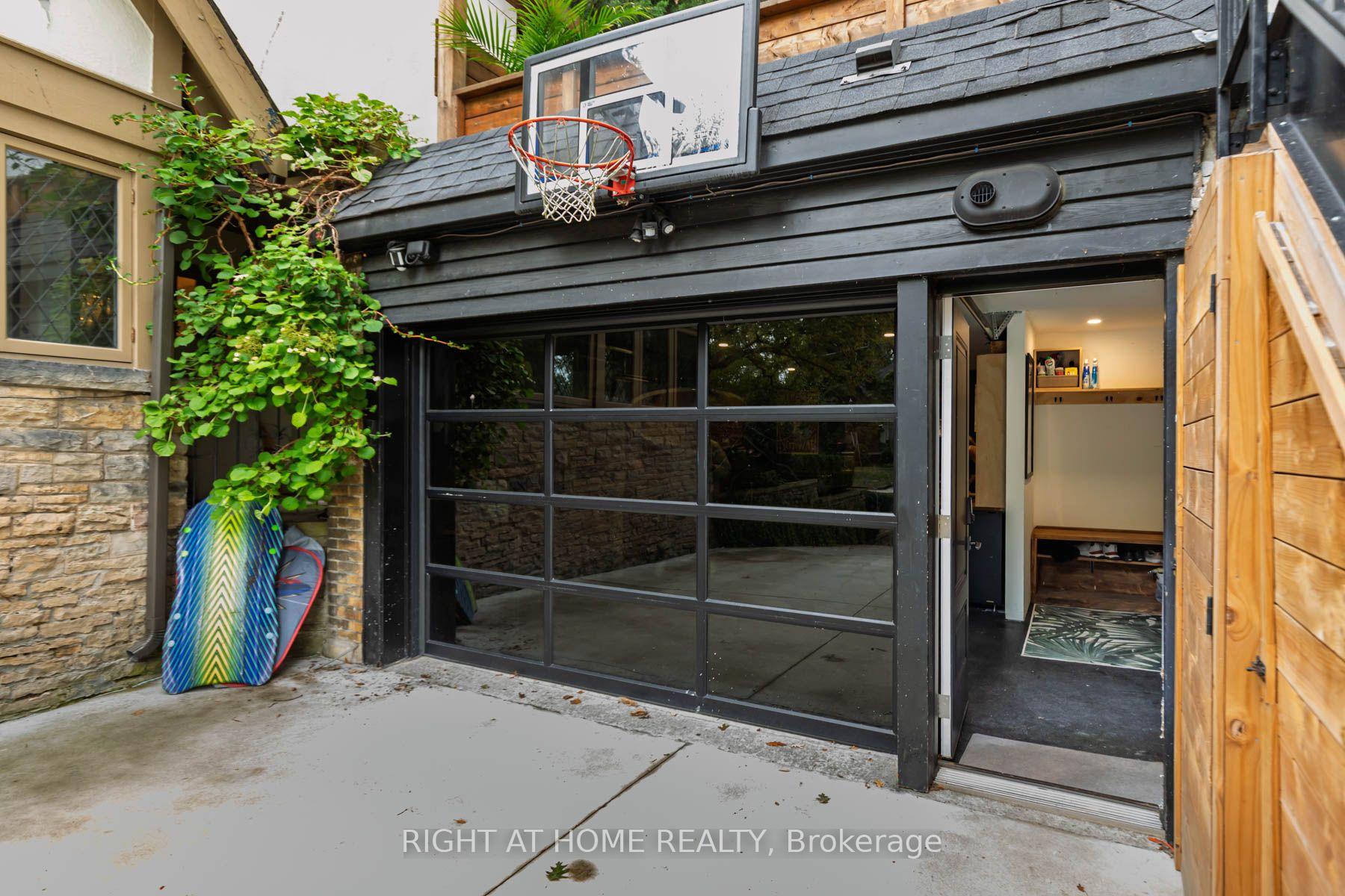Photo 30 of 16 Pine Crescent, Toronto, The Beaches — HOMEH