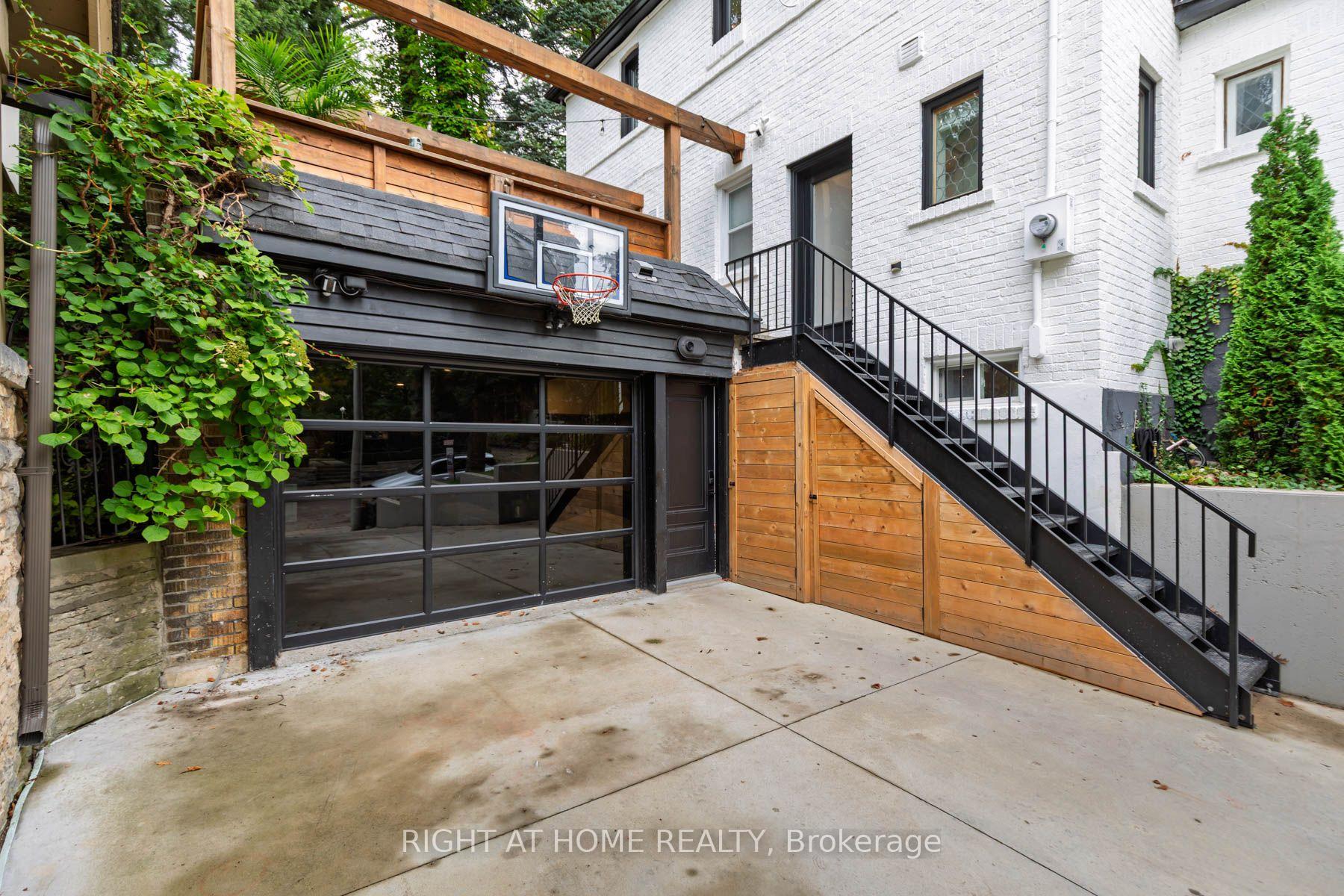 Photo 31 of 16 Pine Crescent, Toronto, The Beaches — HOMEH