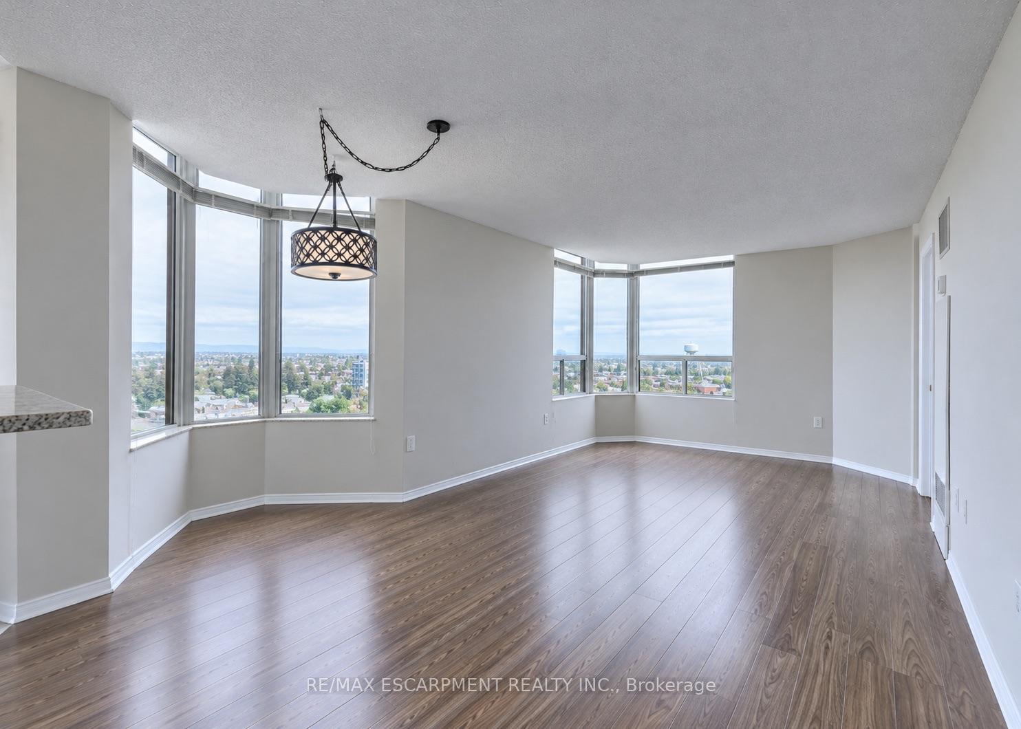 Photo 2 of Unit 2009, 1270 Maple Crossing Boulevard, Burlington, Brant — HOMEH