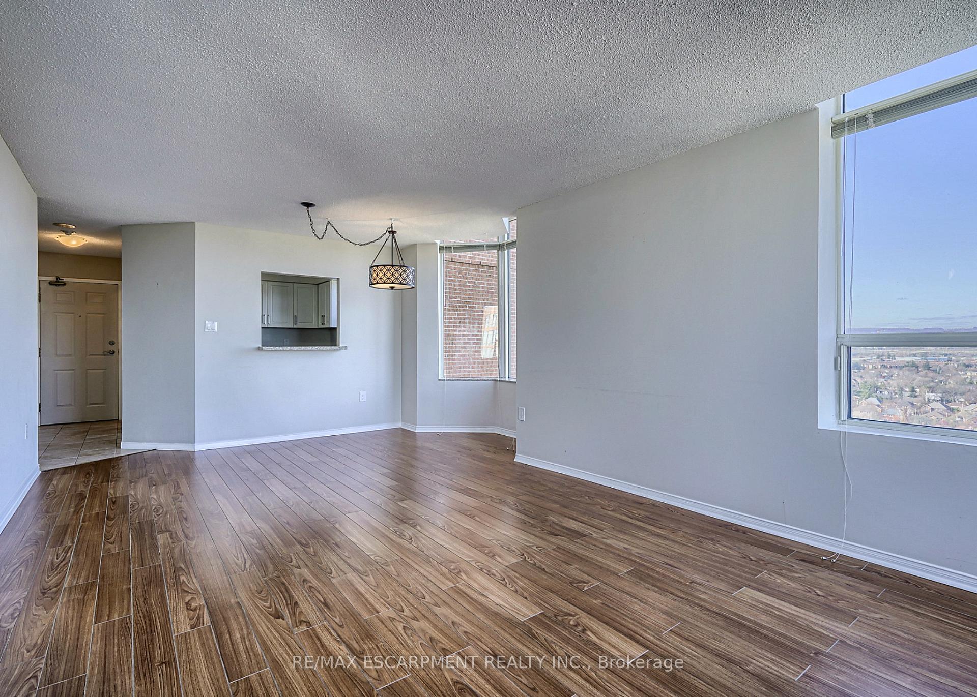 Photo 3 of Unit 2009, 1270 Maple Crossing Boulevard, Burlington, Brant — HOMEH