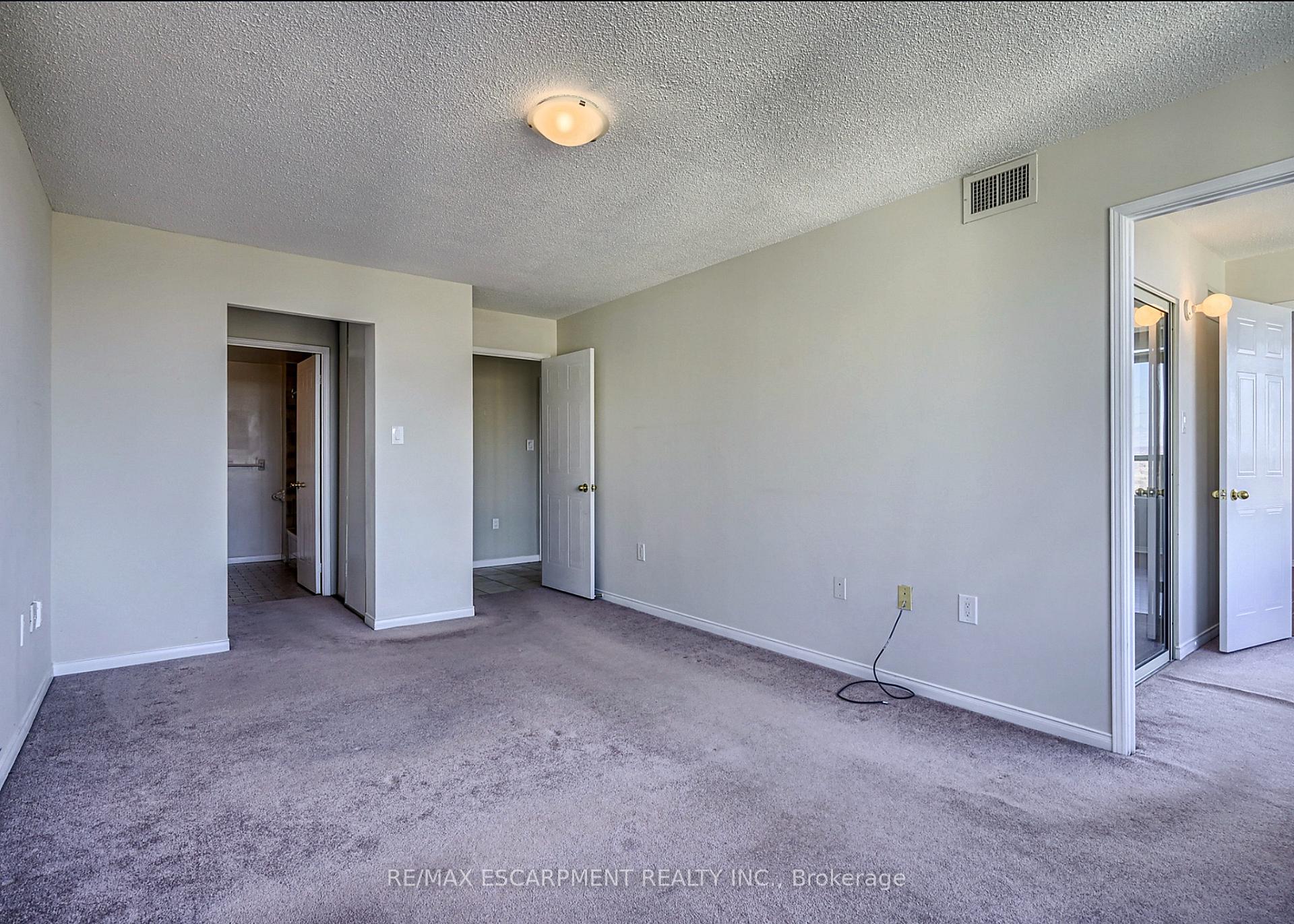 Photo 7 of Unit 2009, 1270 Maple Crossing Boulevard, Burlington, Brant — HOMEH