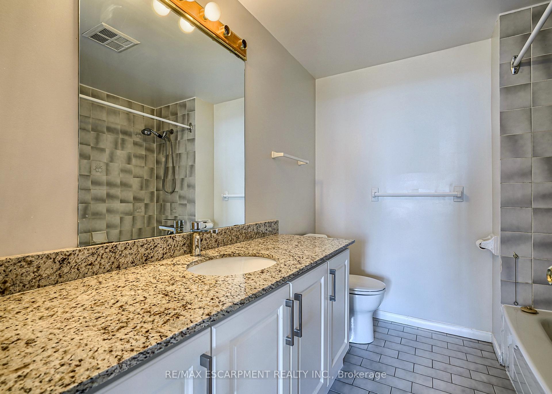 Photo 8 of Unit 2009, 1270 Maple Crossing Boulevard, Burlington, Brant — HOMEH