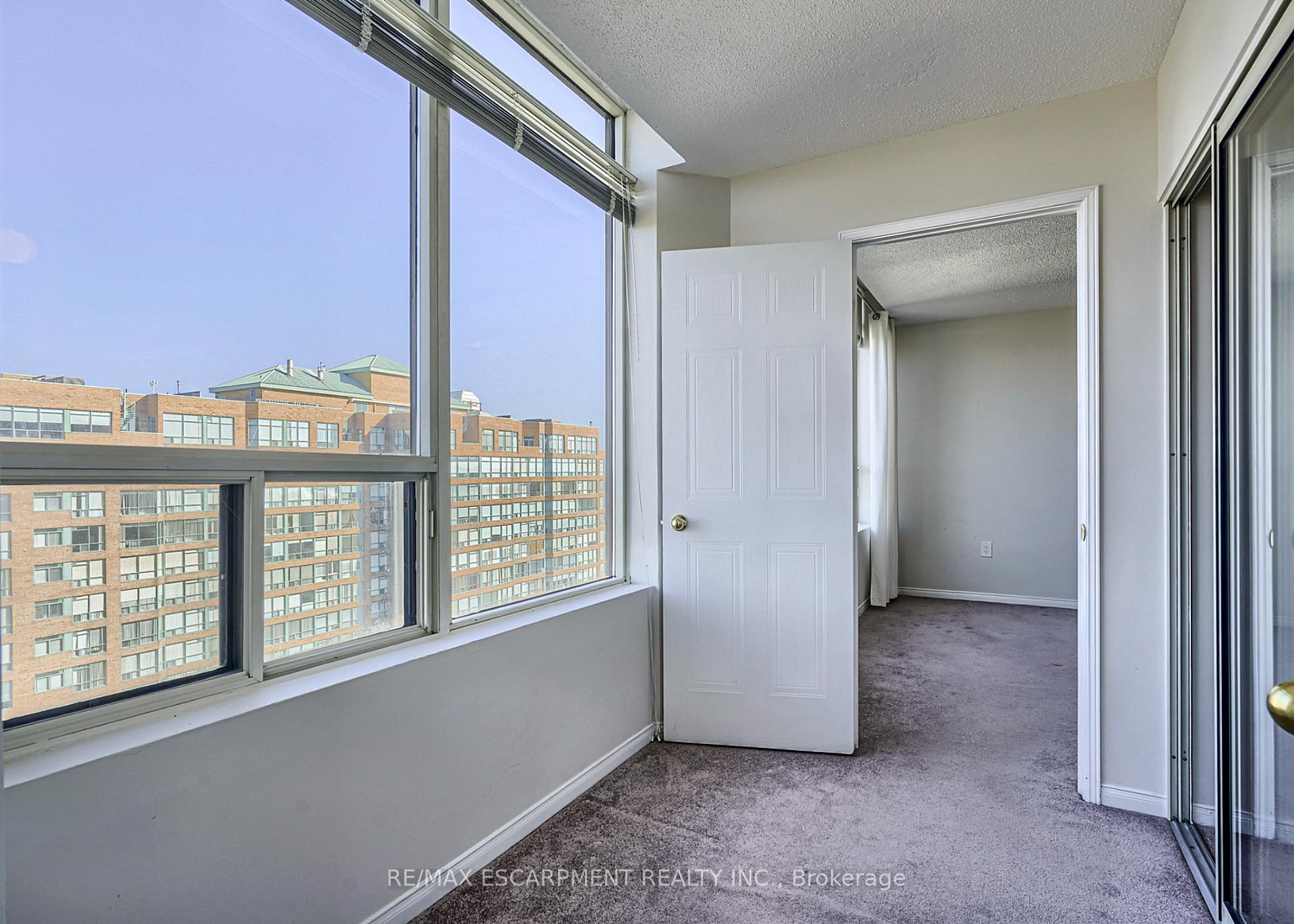 Photo 9 of Unit 2009, 1270 Maple Crossing Boulevard, Burlington, Brant — HOMEH