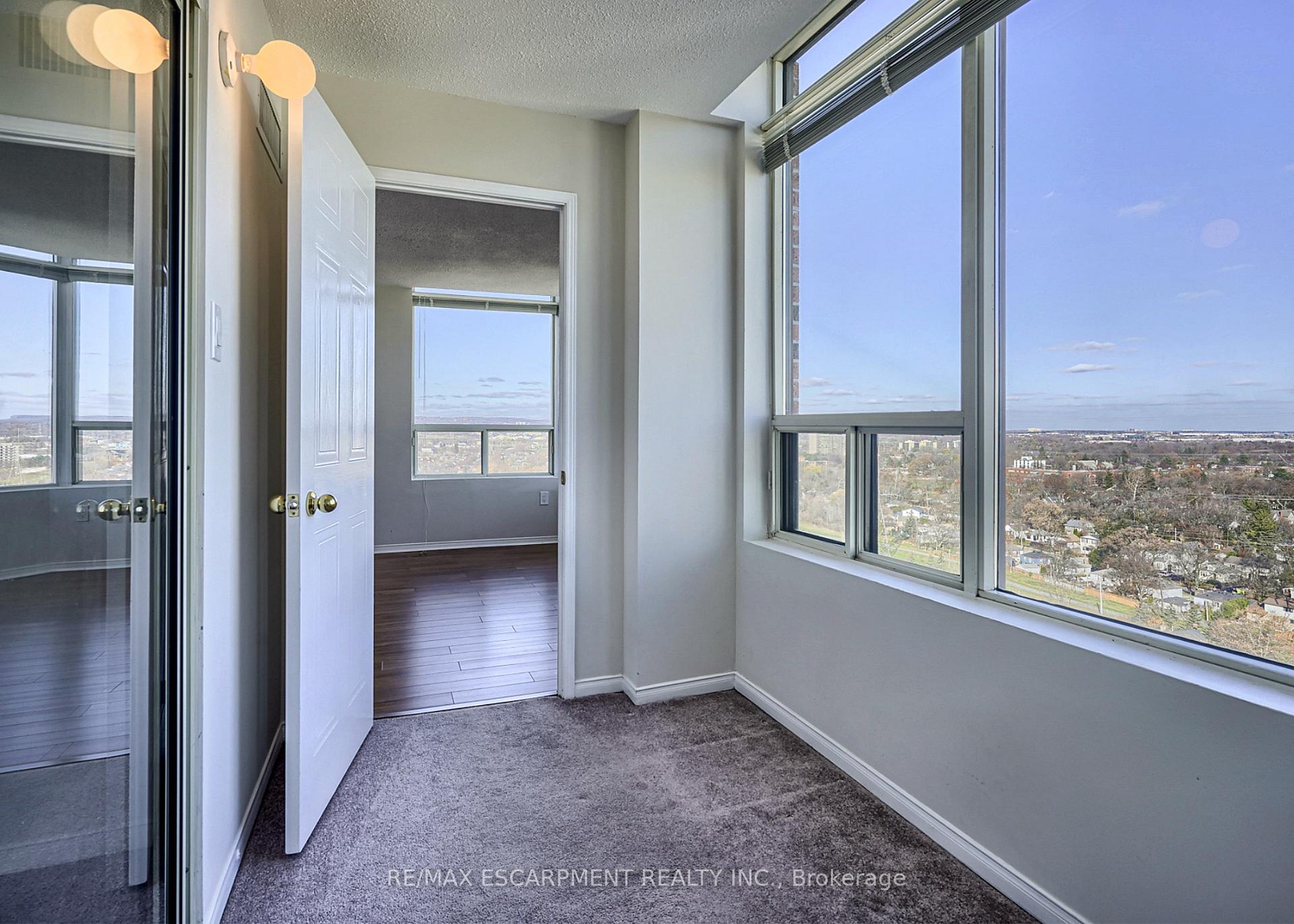 Photo 10 of Unit 2009, 1270 Maple Crossing Boulevard, Burlington, Brant — HOMEH