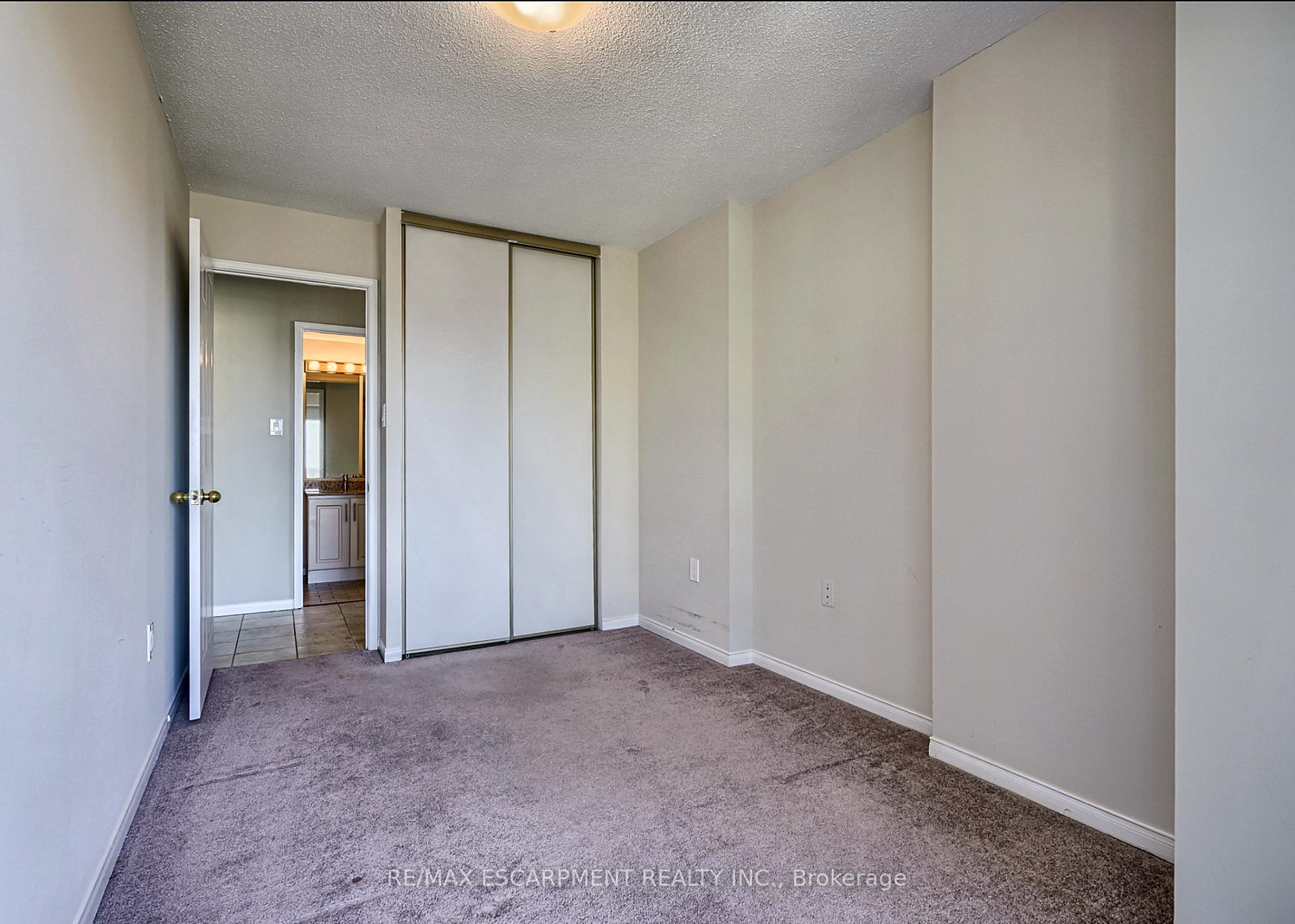 Photo 12 of Unit 2009, 1270 Maple Crossing Boulevard, Burlington, Brant — HOMEH