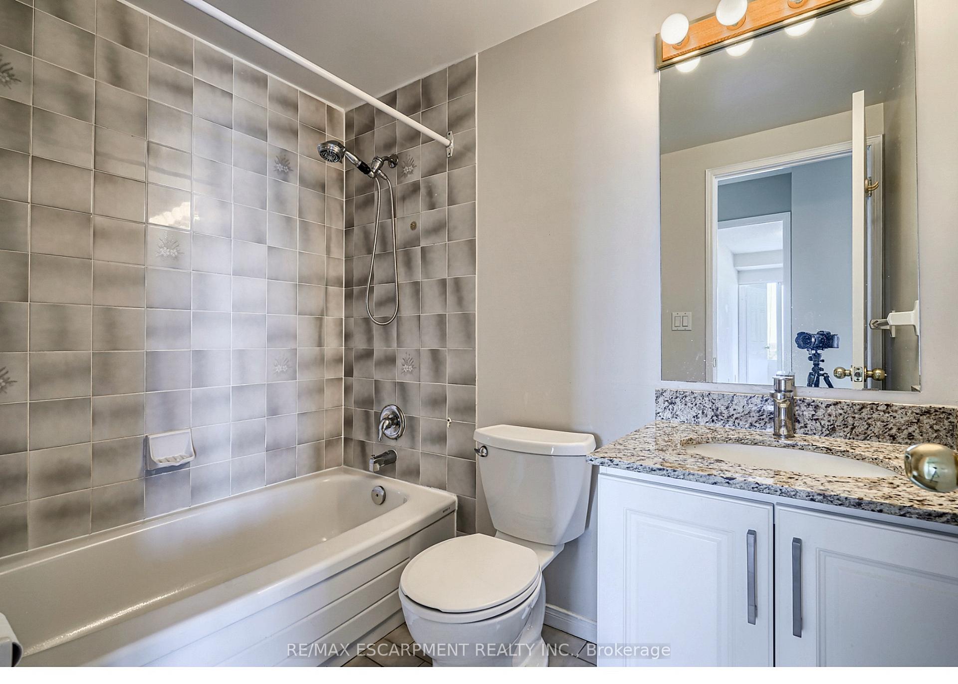 Photo 13 of Unit 2009, 1270 Maple Crossing Boulevard, Burlington, Brant — HOMEH