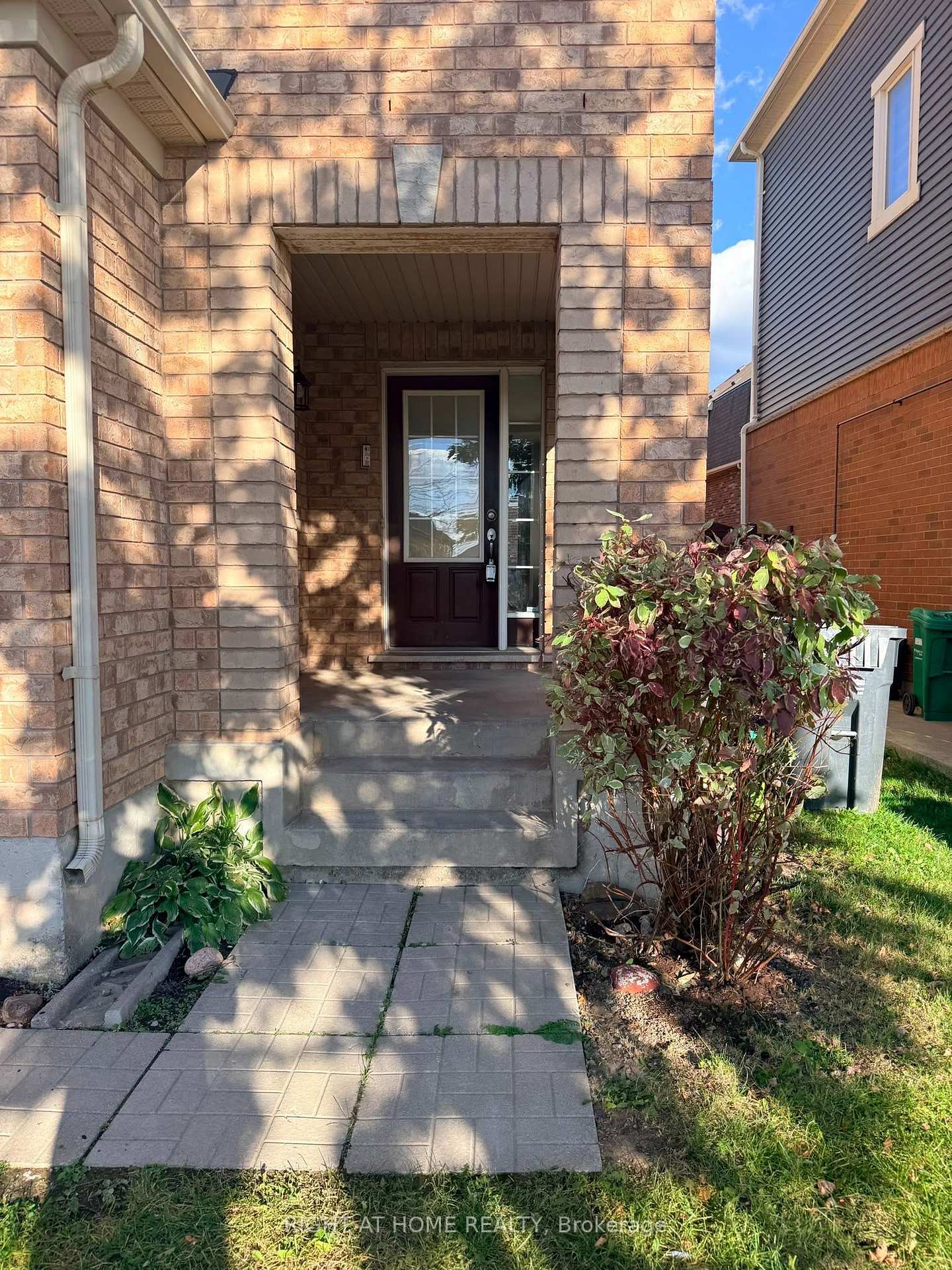 Photo 2 of 13 Lanternlight Lane, Brampton, Northwest Brampton — HOMEH
