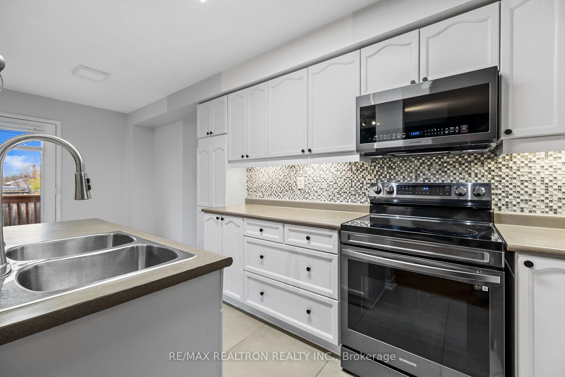 Photo 9 of 55 Atlantis Drive, Whitby, Blue Grass Meadows — HOMEH