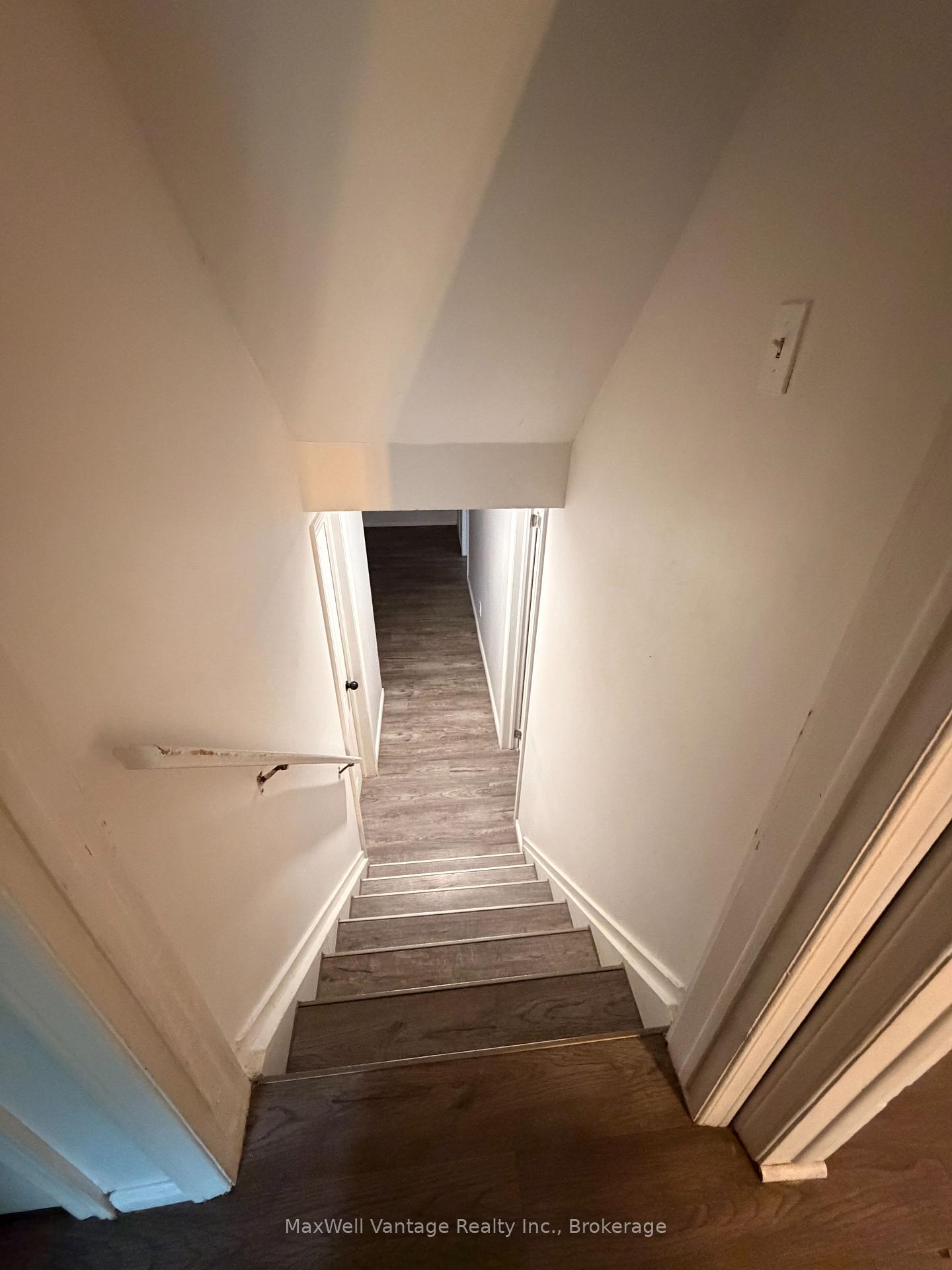 Photo 3 of 283 Vine Street, St. Catharines, Fairview — HOMEH