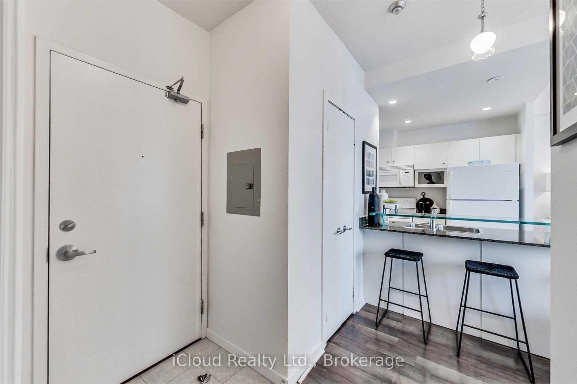Photo 3 of Unit 2501, 208 Queens Quay, Toronto, Waterfront Communities — HOMEH