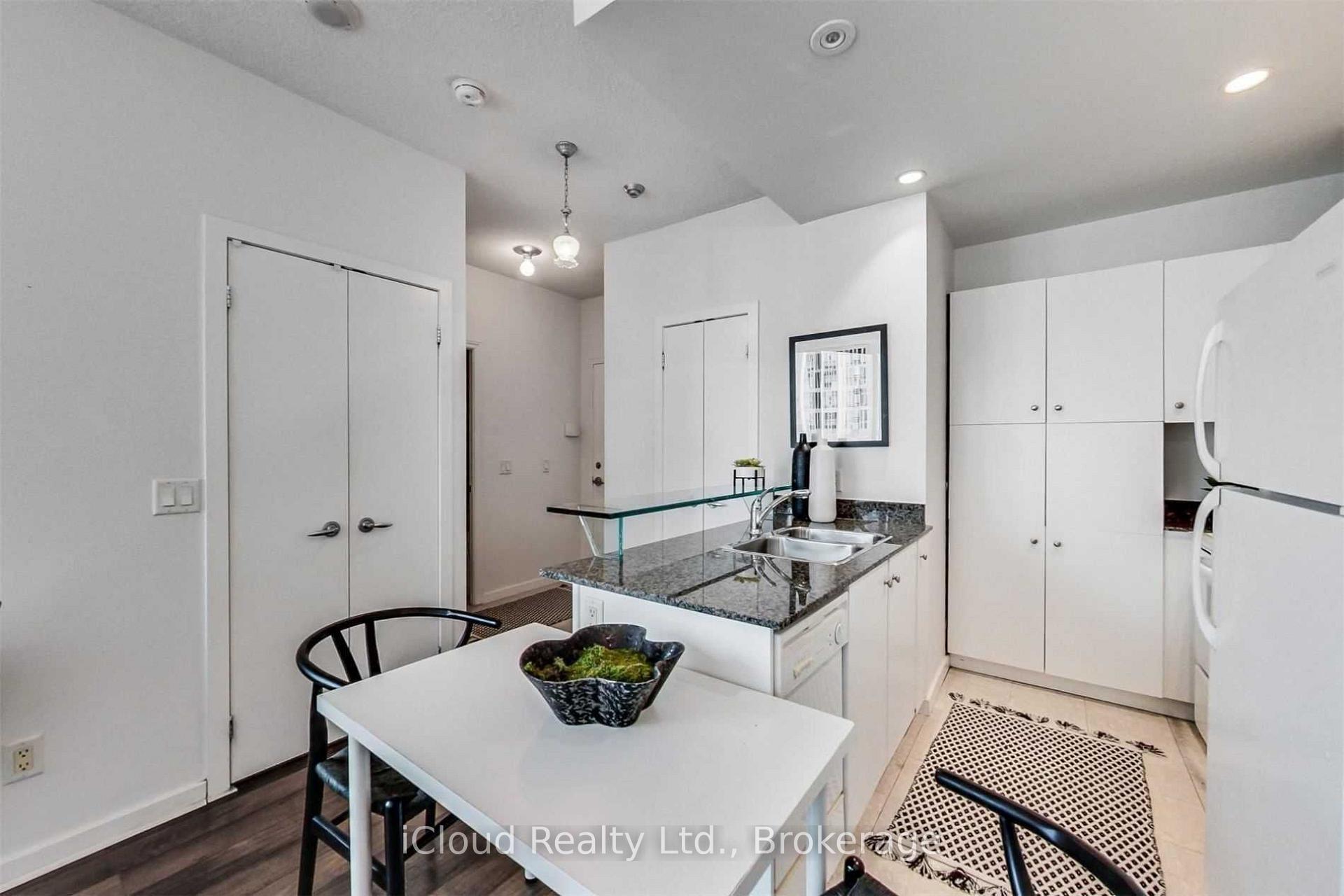 Photo 4 of Unit 2501, 208 Queens Quay, Toronto, Waterfront Communities — HOMEH