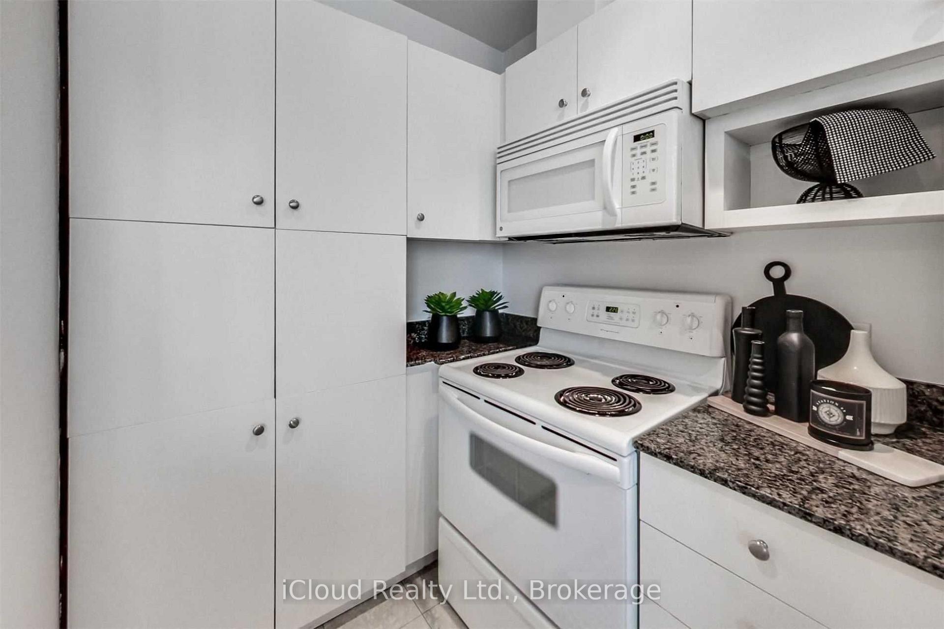 Photo 6 of Unit 2501, 208 Queens Quay, Toronto, Waterfront Communities — HOMEH