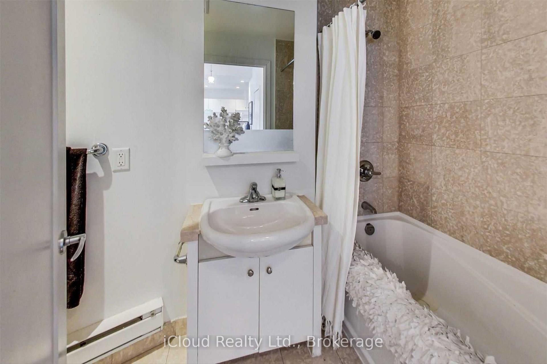 Photo 12 of Unit 2501, 208 Queens Quay, Toronto, Waterfront Communities — HOMEH