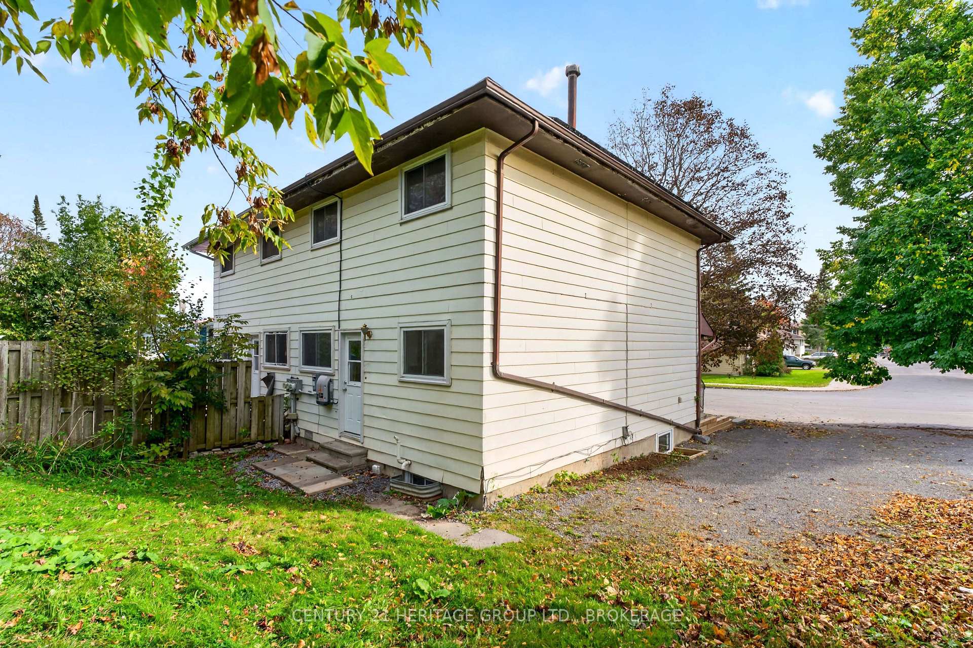 Photo 4 of 54 Woodstone Crescent, Kingston, Central City West — HOMEH