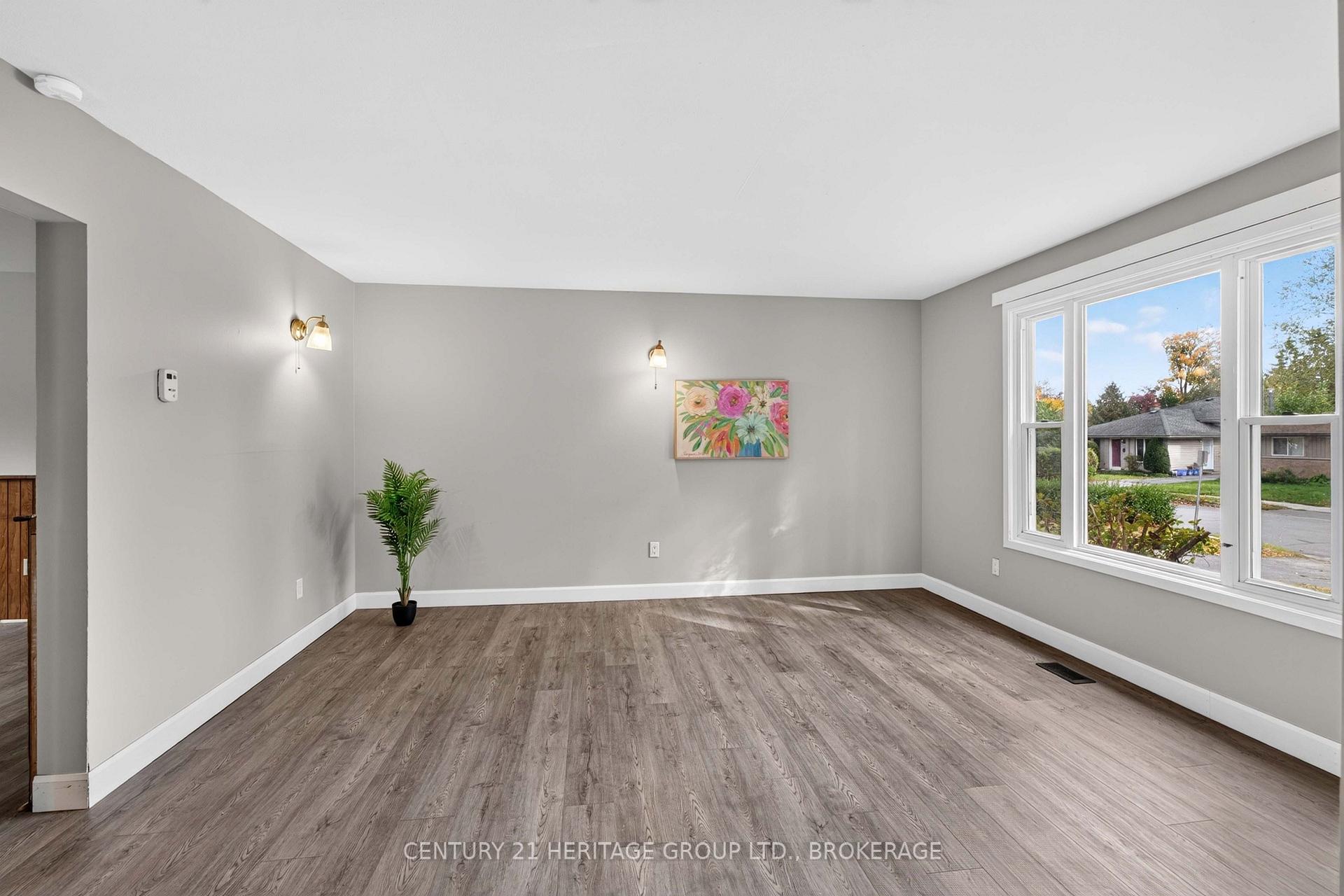 Photo 8 of 54 Woodstone Crescent, Kingston, Central City West — HOMEH