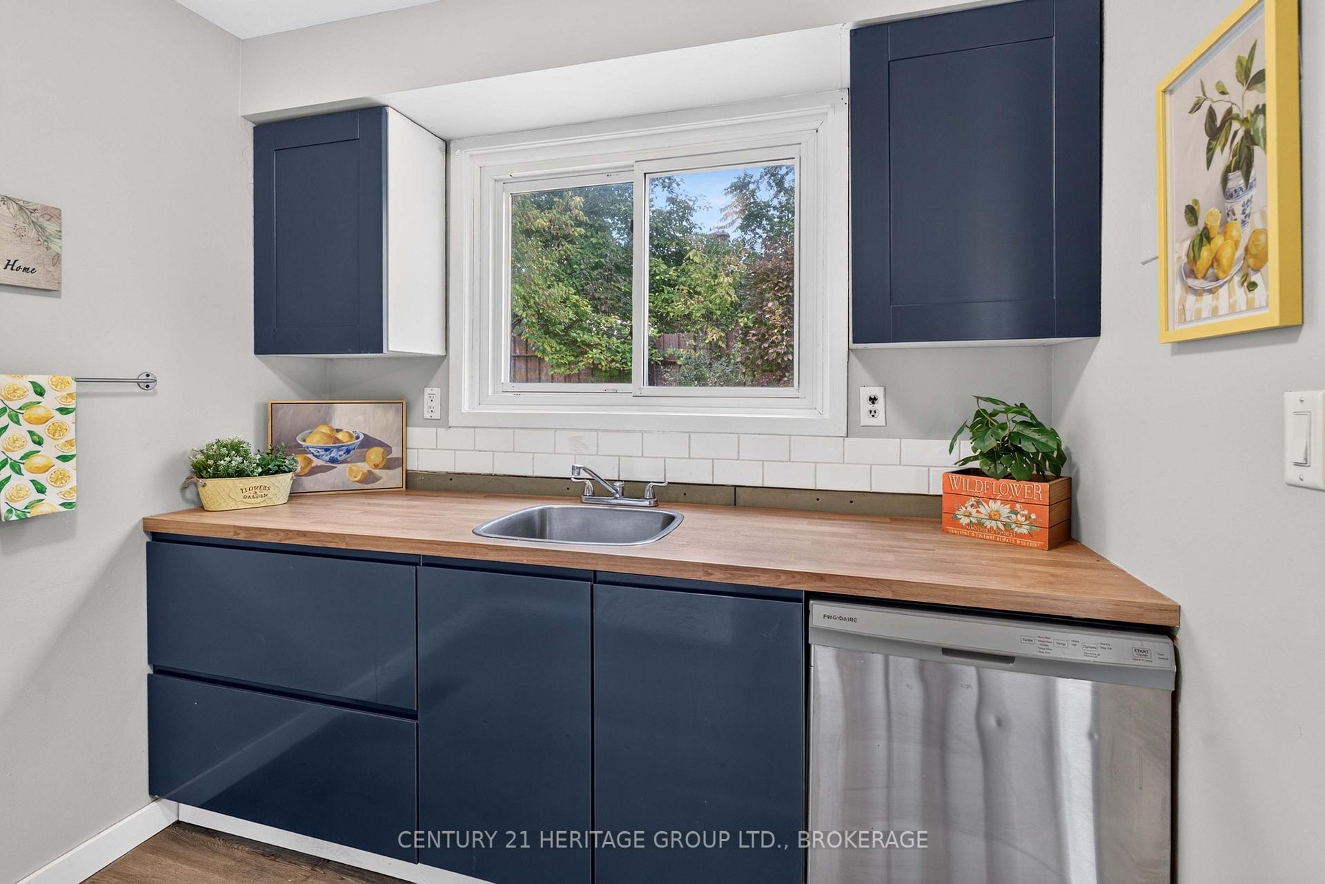 Photo 13 of 54 Woodstone Crescent, Kingston, Central City West — HOMEH