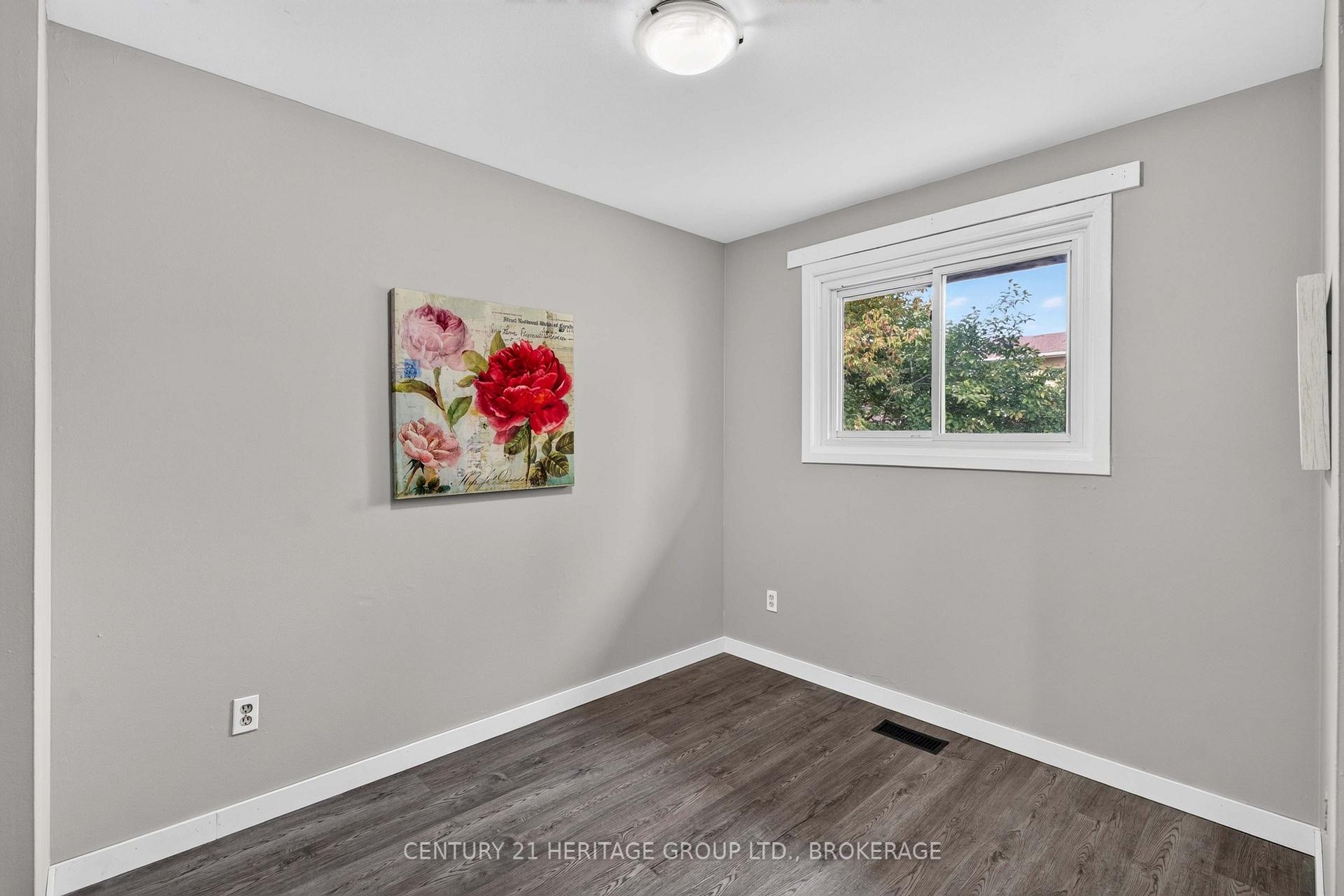 Photo 24 of 54 Woodstone Crescent, Kingston, Central City West — HOMEH