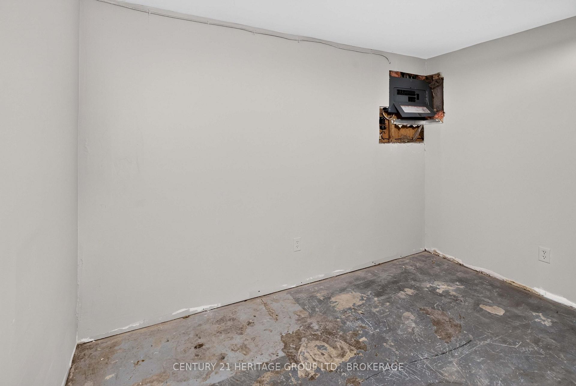Photo 30 of 54 Woodstone Crescent, Kingston, Central City West — HOMEH