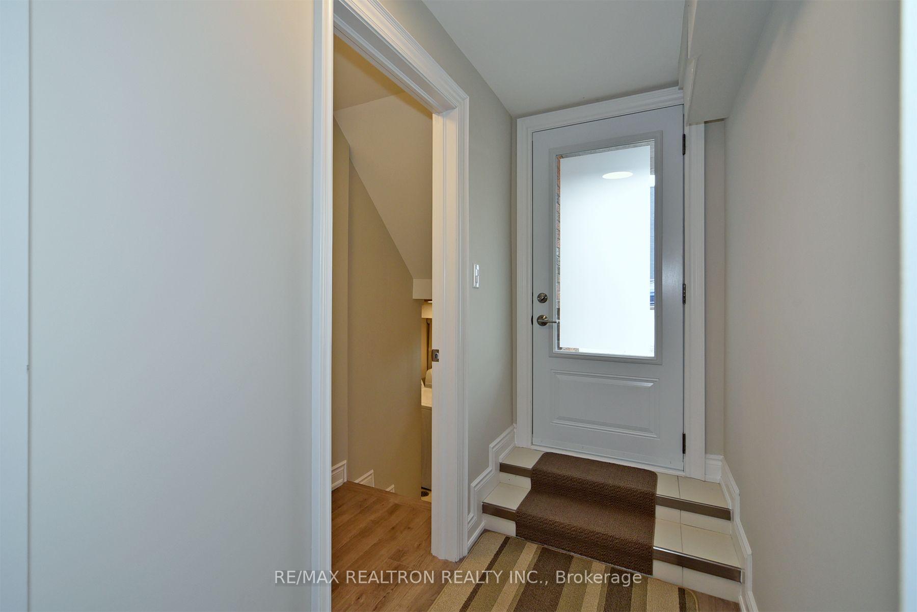 Photo 3 of Unit Ground, 1 Enid Crescent, North York, Yorkdale-Glen Park — HOMEH