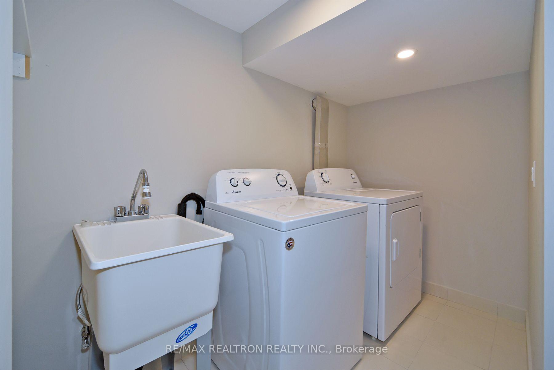Photo 5 of Unit Ground, 1 Enid Crescent, North York, Yorkdale-Glen Park — HOMEH