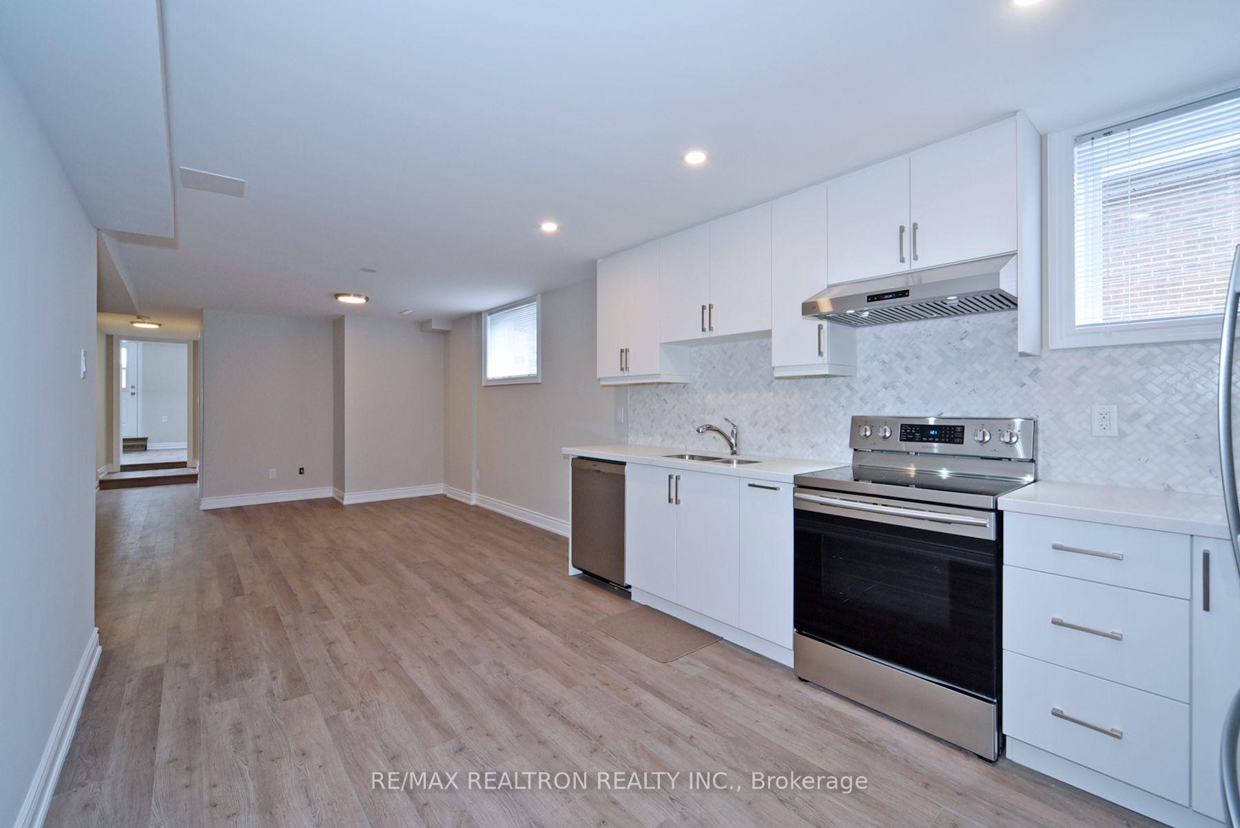 Photo 6 of Unit Ground, 1 Enid Crescent, North York, Yorkdale-Glen Park — HOMEH