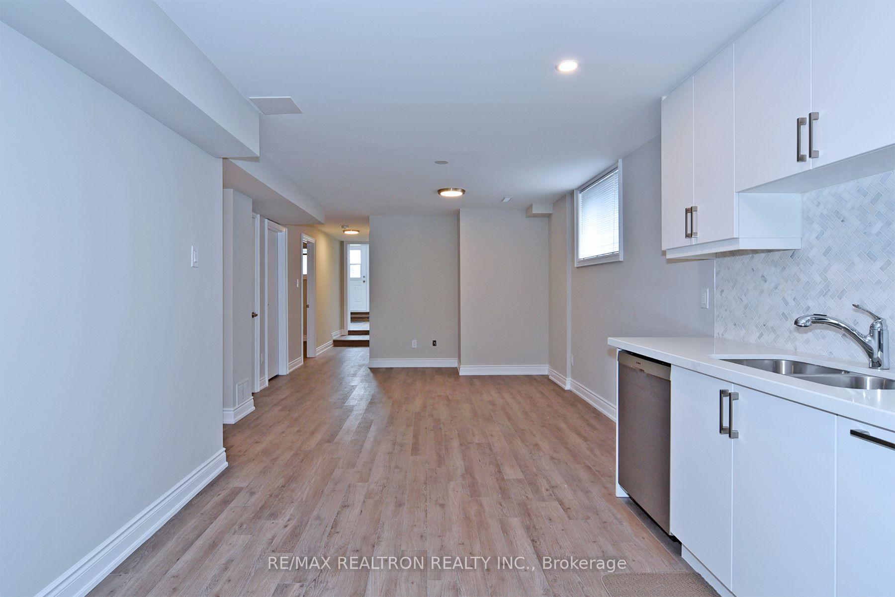 Photo 9 of Unit Ground, 1 Enid Crescent, North York, Yorkdale-Glen Park — HOMEH