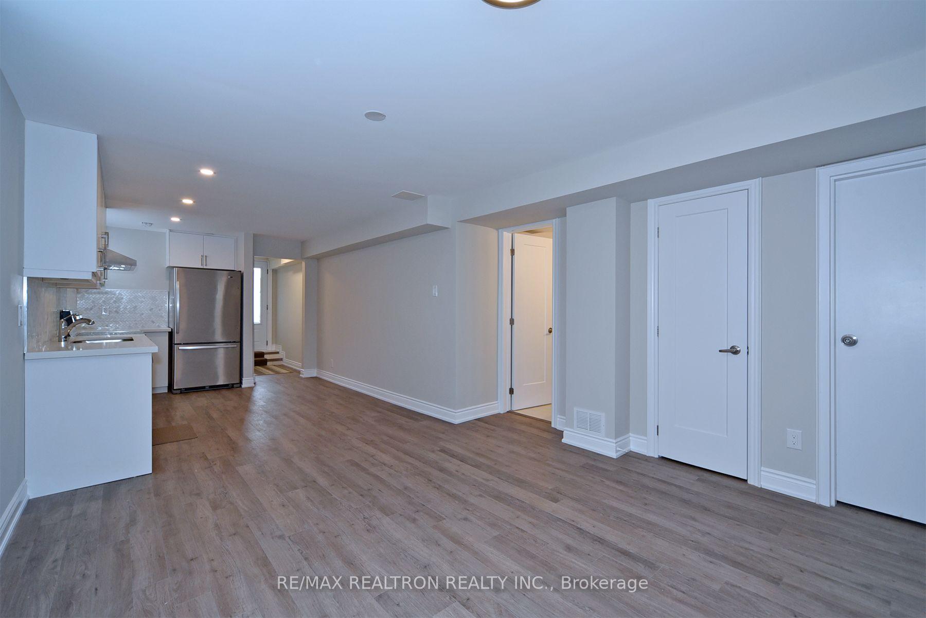 Photo 12 of Unit Ground, 1 Enid Crescent, North York, Yorkdale-Glen Park — HOMEH