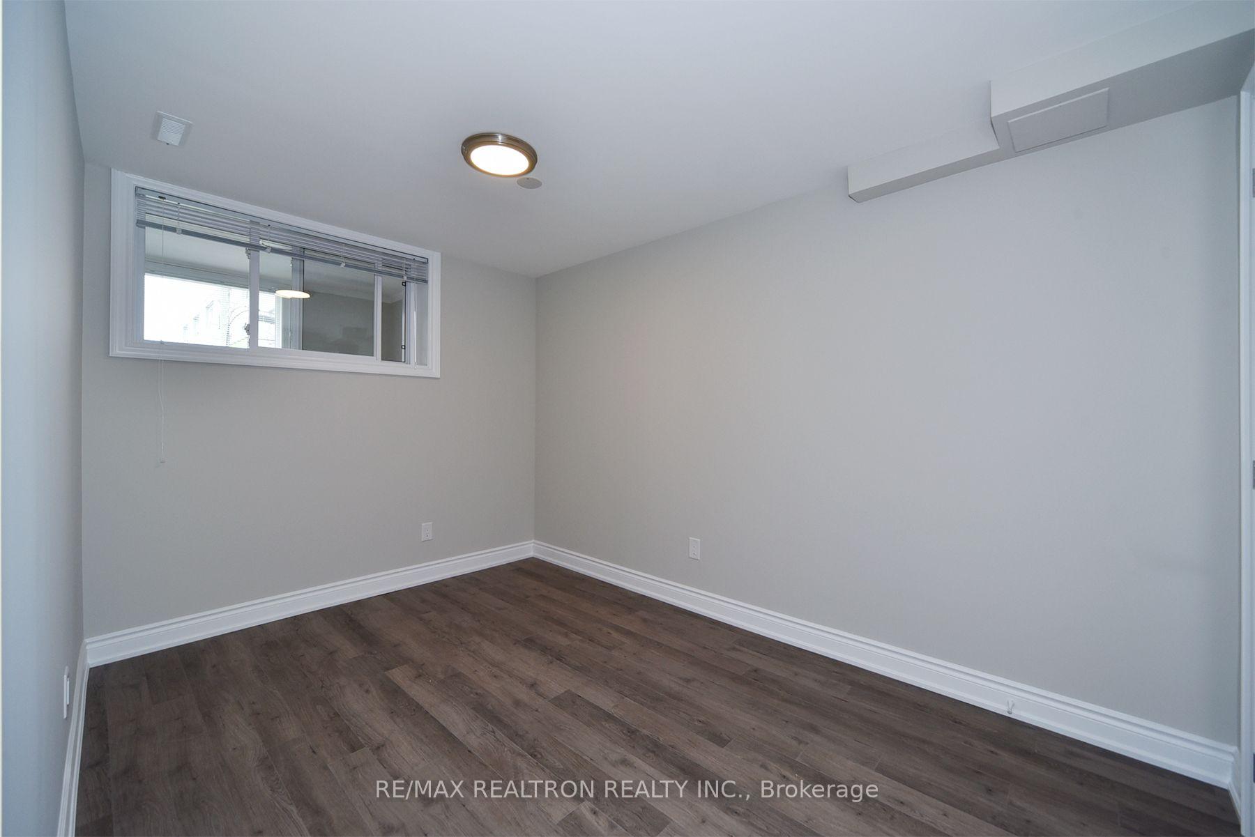 Photo 14 of Unit Ground, 1 Enid Crescent, North York, Yorkdale-Glen Park — HOMEH