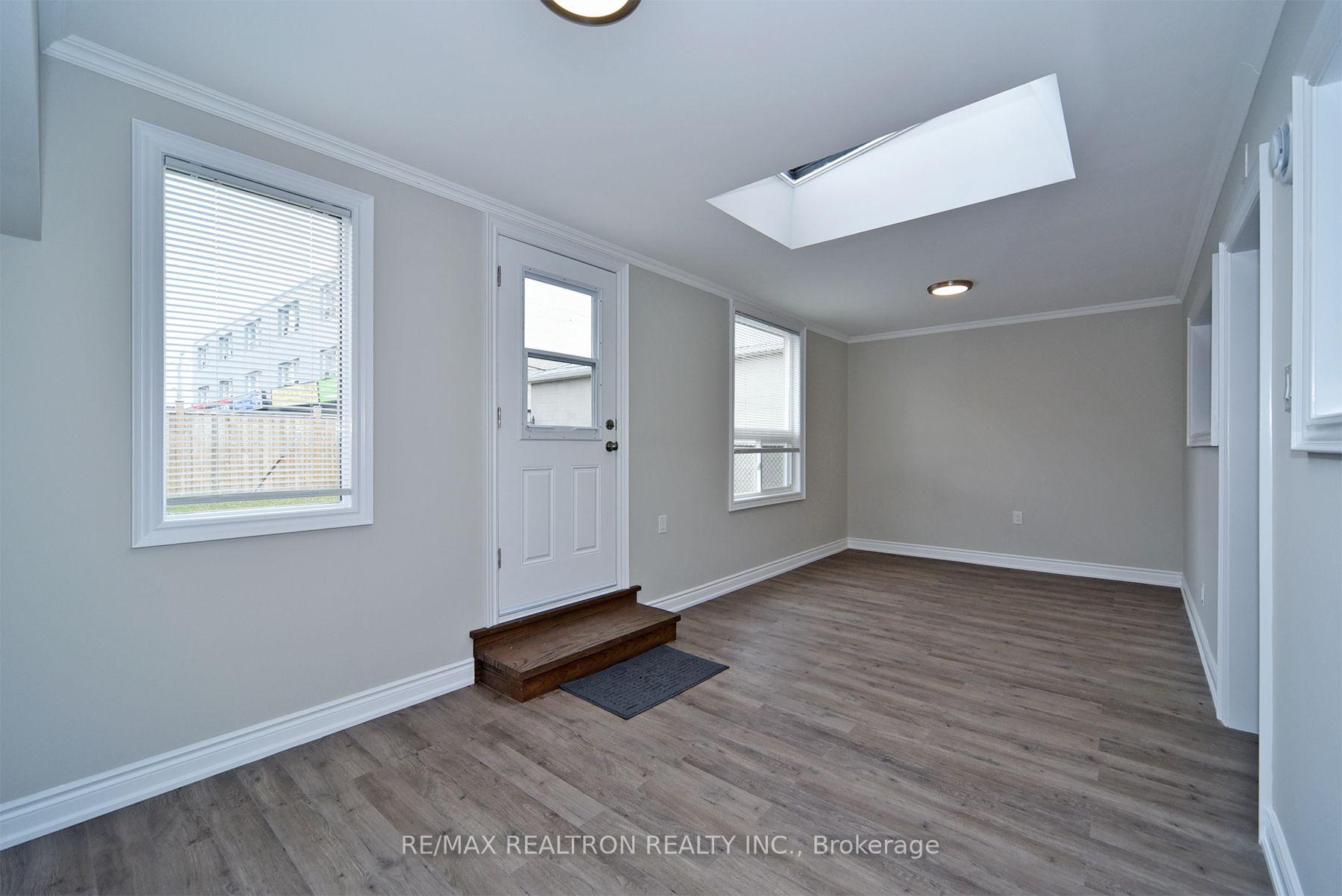 Photo 18 of Unit Ground, 1 Enid Crescent, North York, Yorkdale-Glen Park — HOMEH