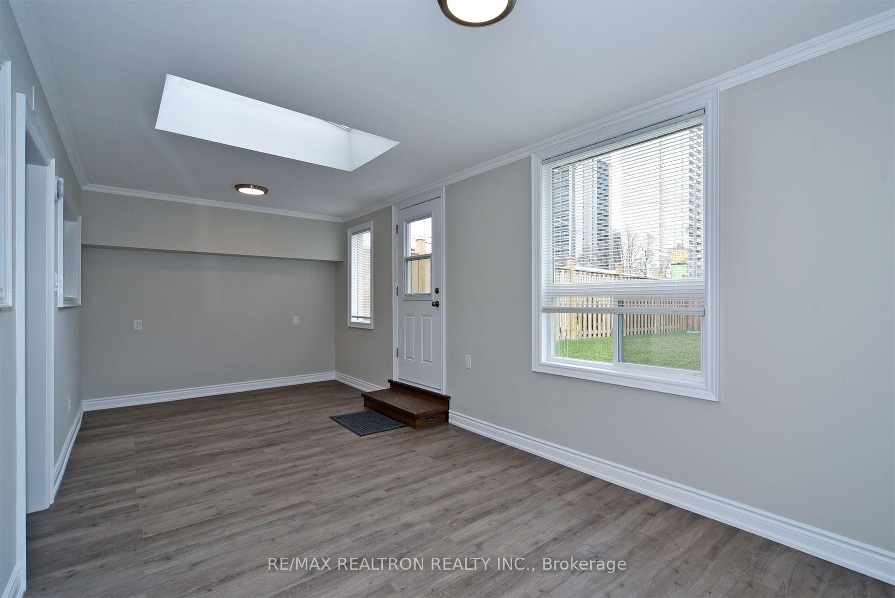 Photo 20 of Unit Ground, 1 Enid Crescent, North York, Yorkdale-Glen Park — HOMEH