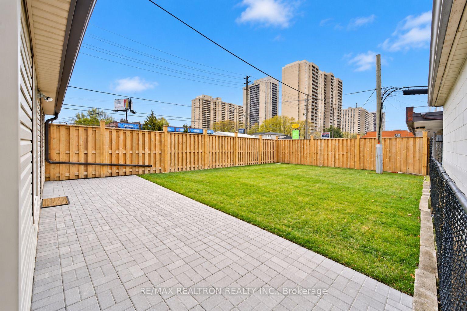 Photo 21 of Unit Ground, 1 Enid Crescent, North York, Yorkdale-Glen Park — HOMEH
