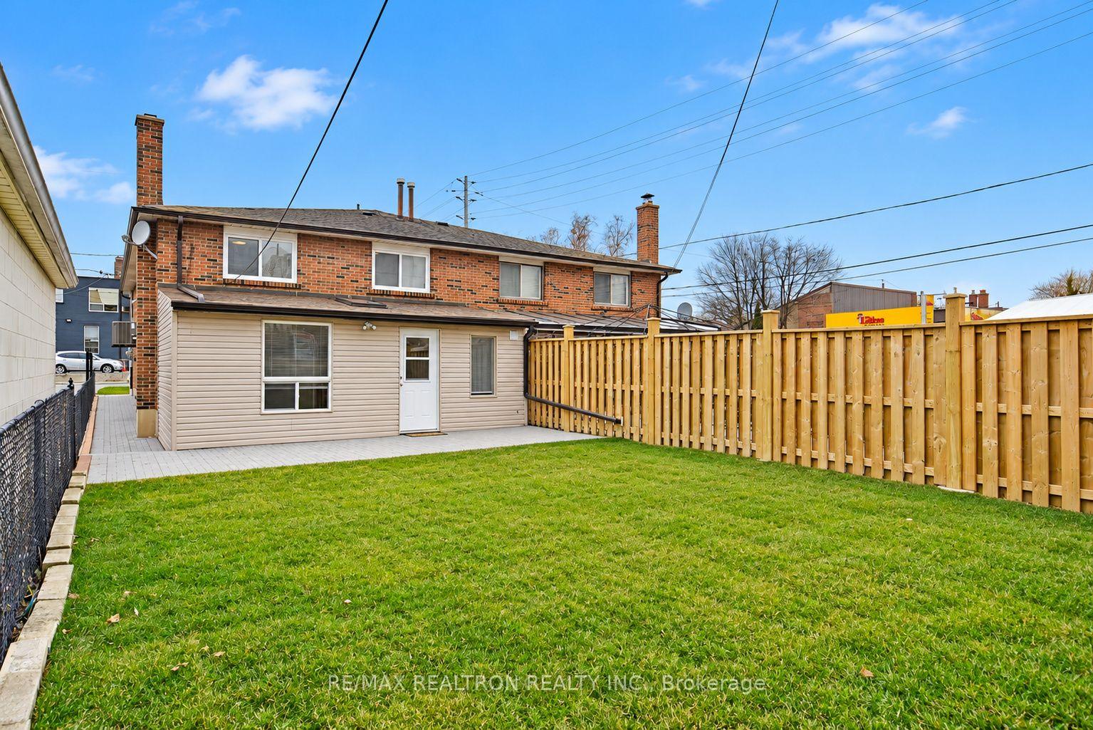 Photo 22 of Unit Ground, 1 Enid Crescent, North York, Yorkdale-Glen Park — HOMEH