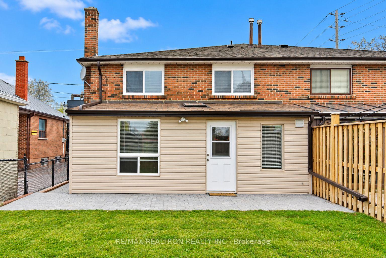 Photo 23 of Unit Ground, 1 Enid Crescent, North York, Yorkdale-Glen Park — HOMEH