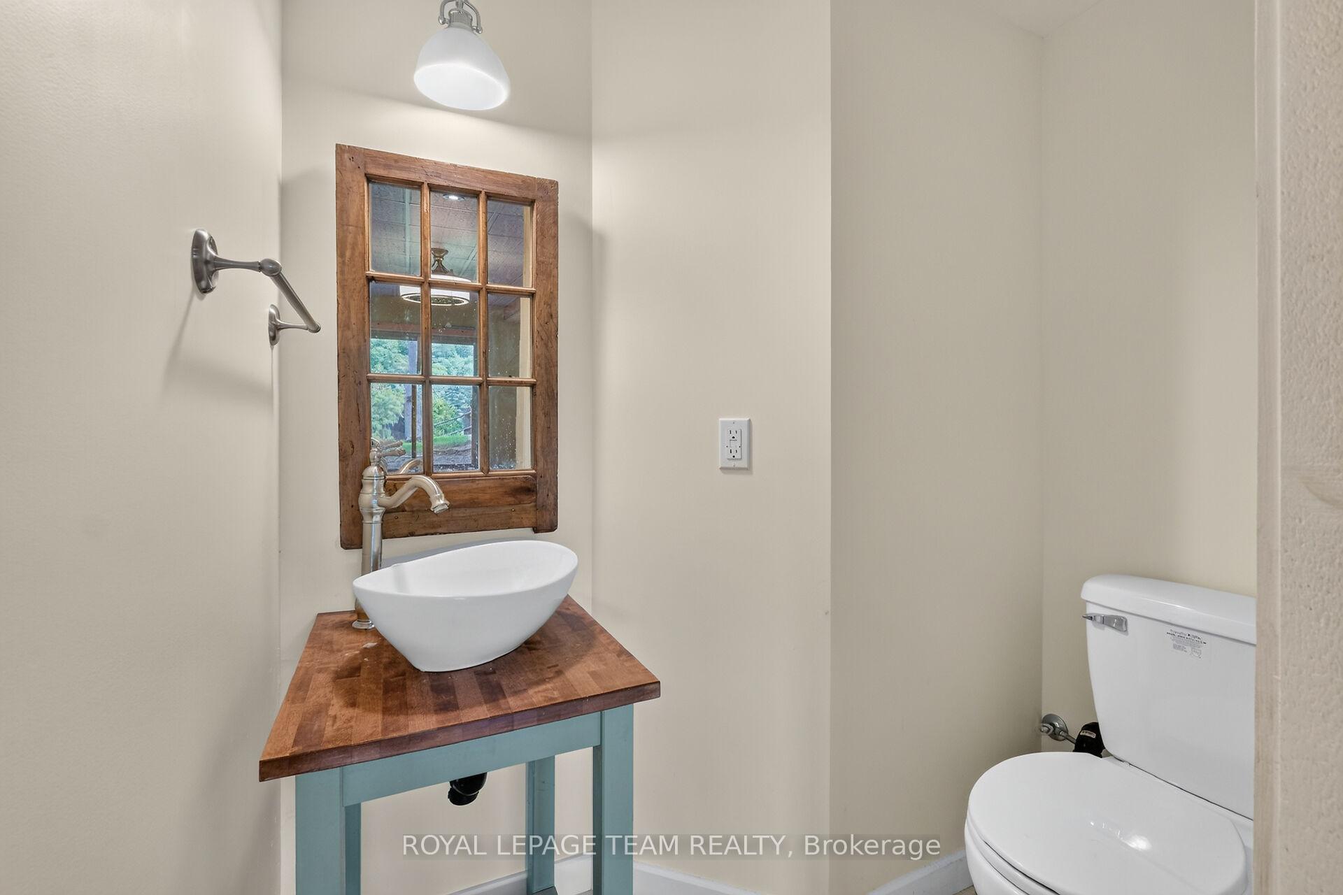 Photo 31 of 102 Mcvicar Lane, McNab/Braeside, Mcnab/Braeside Twps — HOMEH