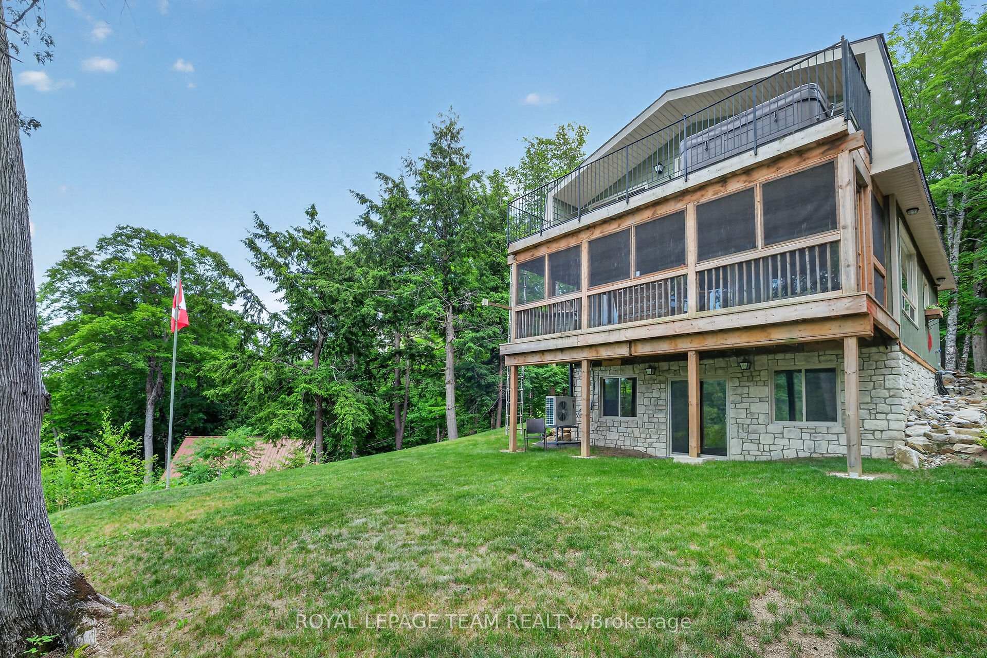 Photo 32 of 102 Mcvicar Lane, McNab/Braeside, Mcnab/Braeside Twps — HOMEH