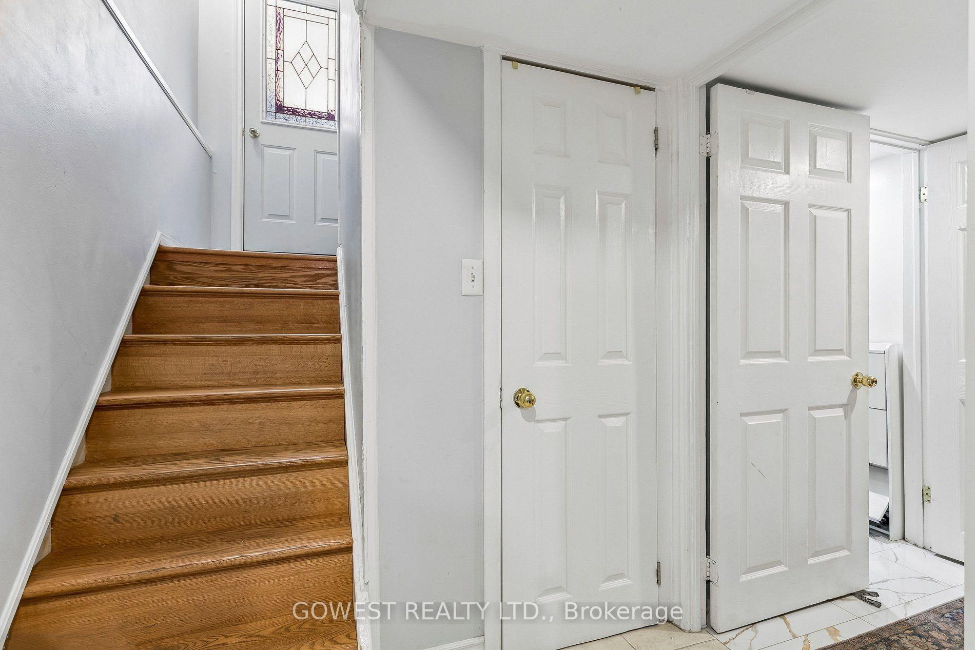 Photo 2 of 3275 Dragon Drive, Mississauga, Fairview — HOMEH