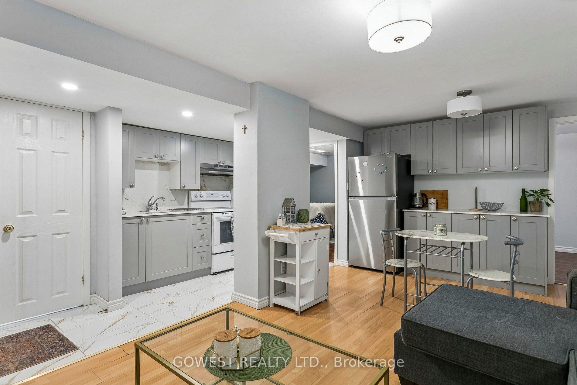 Photo 3 of 3275 Dragon Drive, Mississauga, Fairview — HOMEH