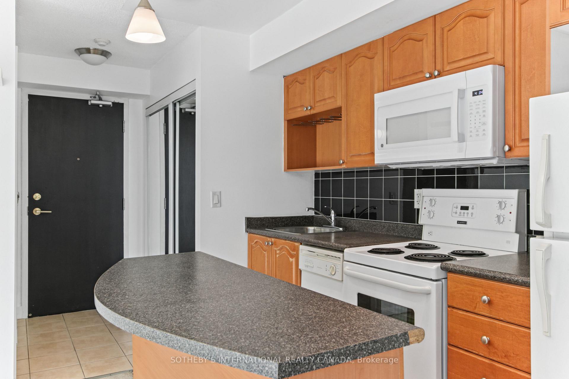 Photo 8 of Unit 1512, 18 Yonge Street, Toronto, Waterfront Communities — HOMEH