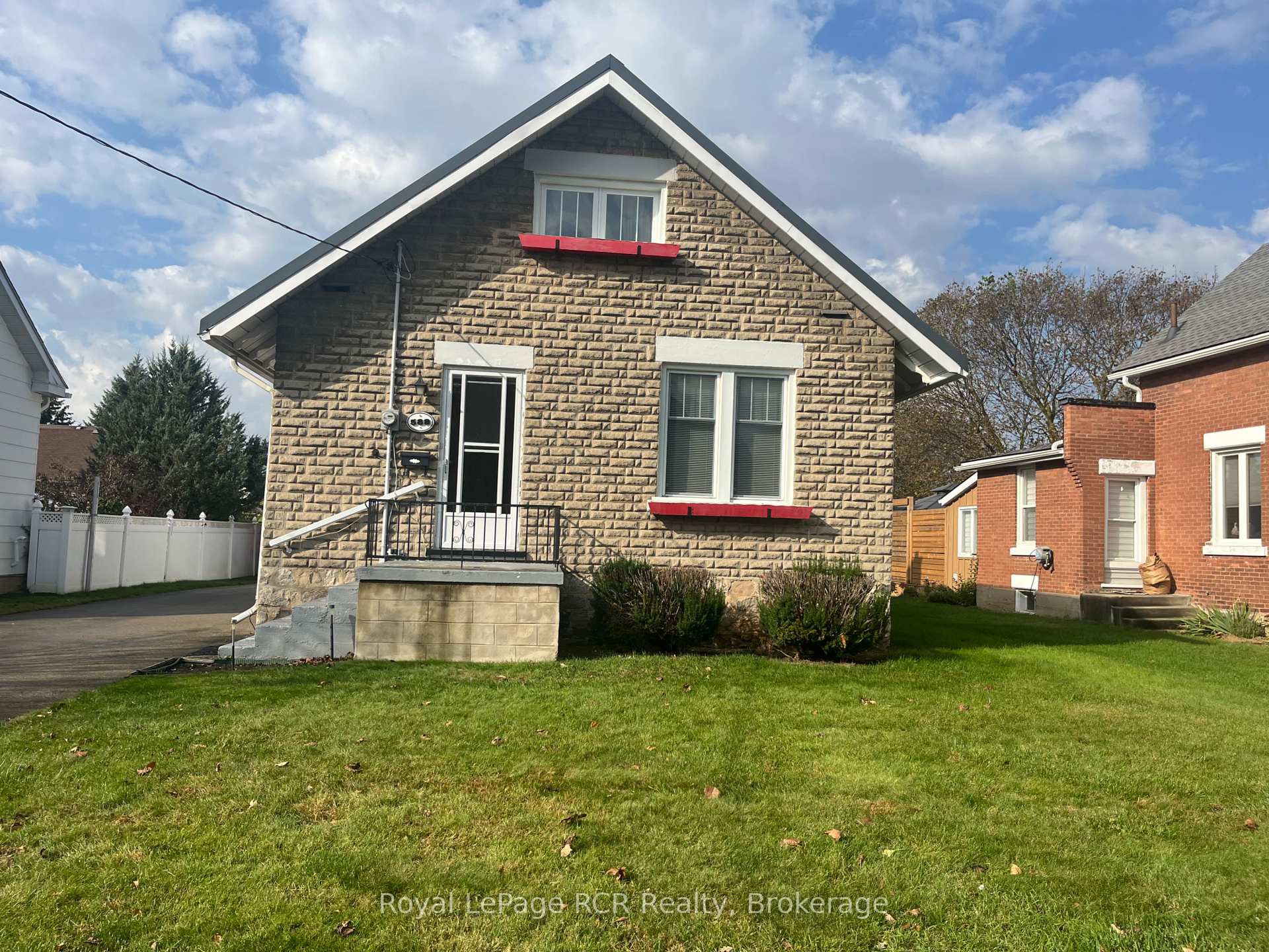 Photo 2 of 582 12th Ave N, Hanover — HOMEH