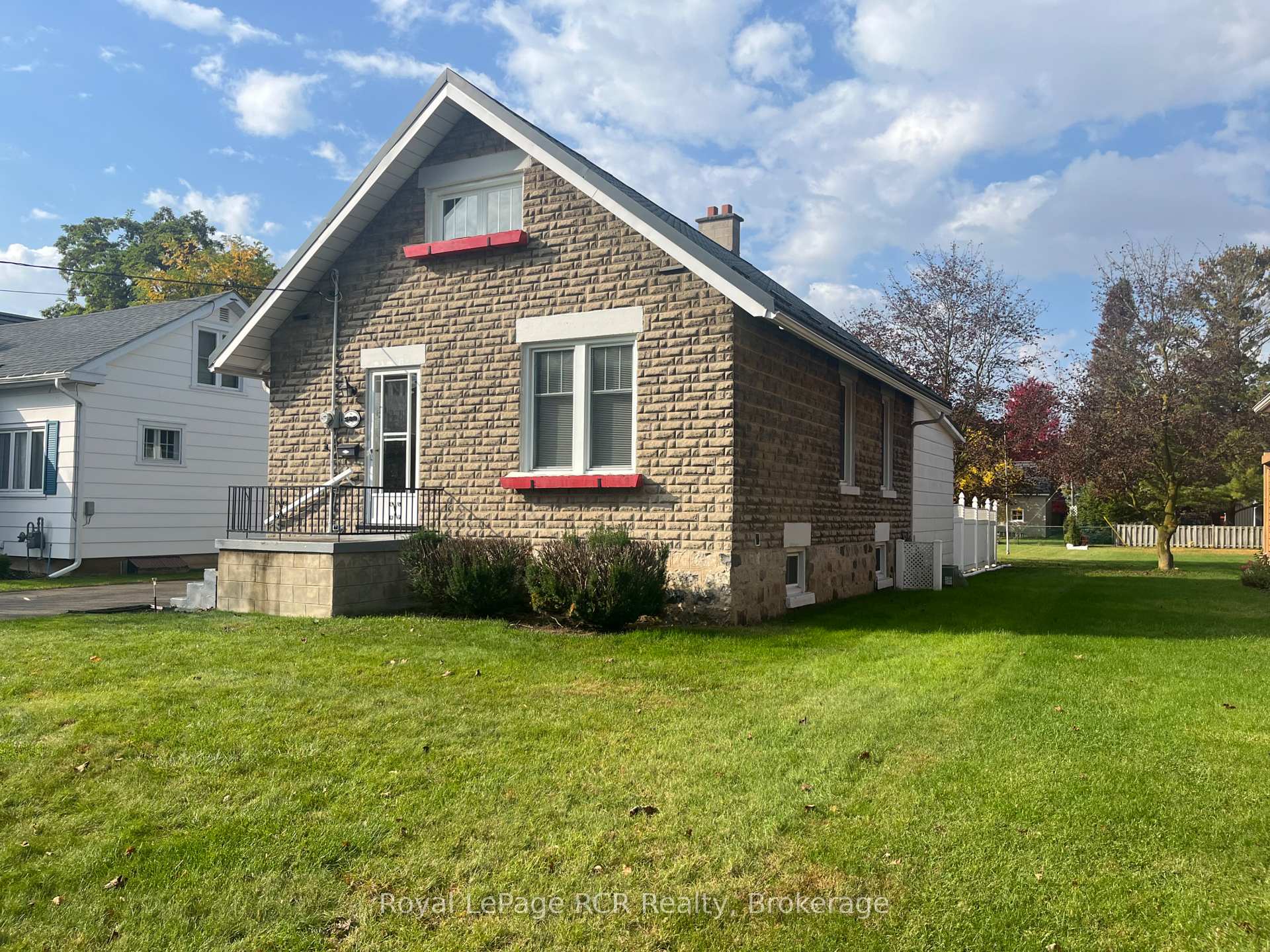 Photo 3 of 582 12th Ave N, Hanover — HOMEH