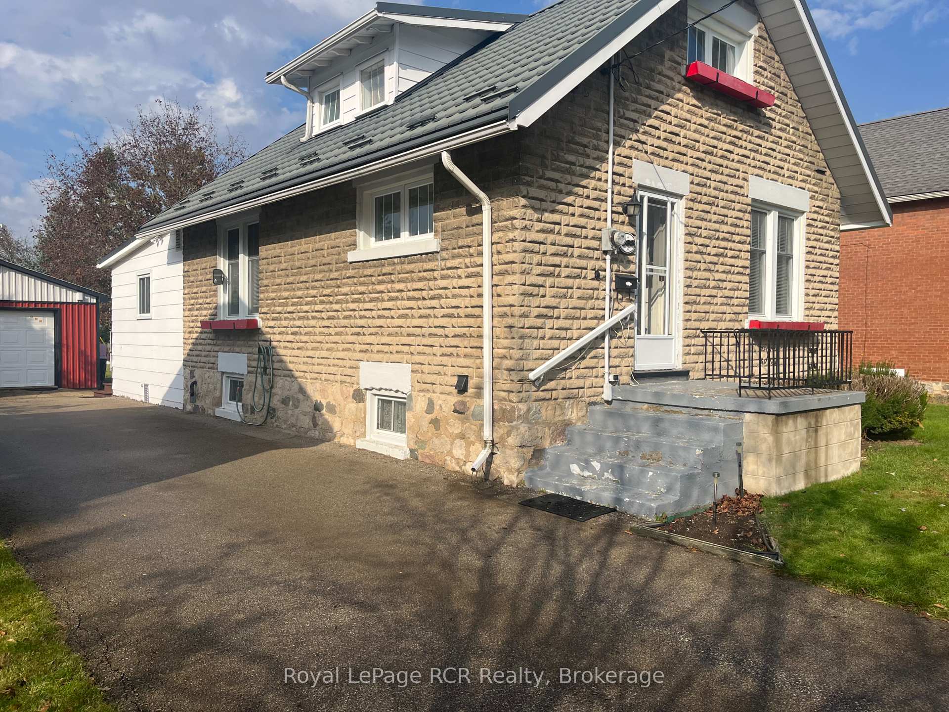 Photo 4 of 582 12th Ave N, Hanover — HOMEH