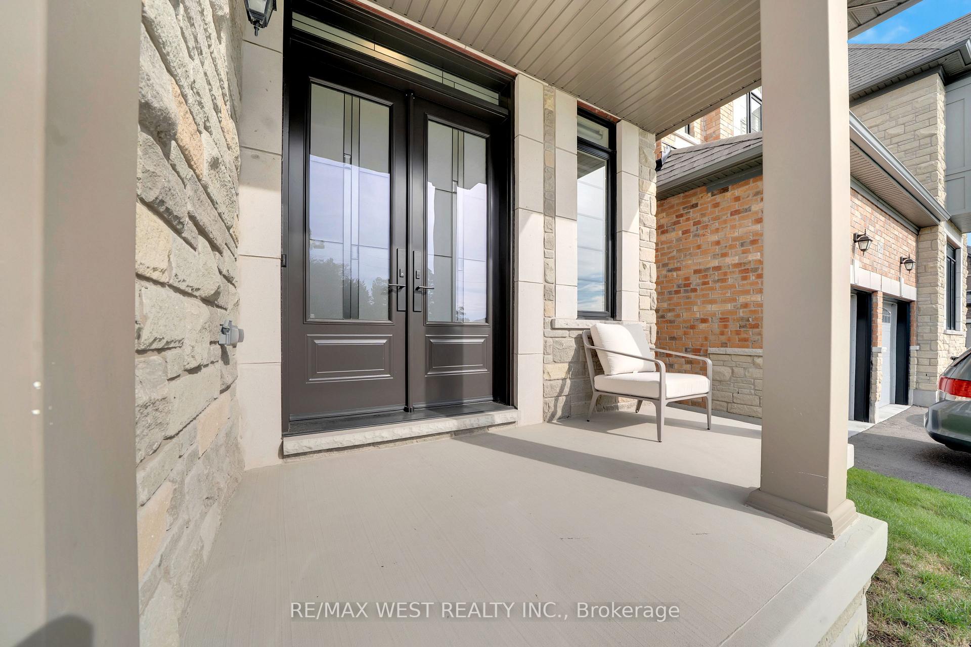 Photo 3 of 201 Bellefond Street, Vaughan, Kleinburg — HOMEH
