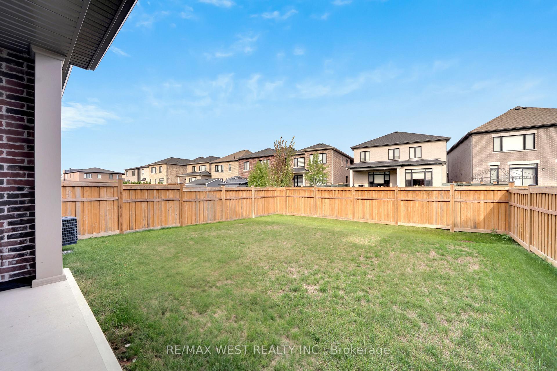 Photo 32 of 201 Bellefond Street, Vaughan, Kleinburg — HOMEH
