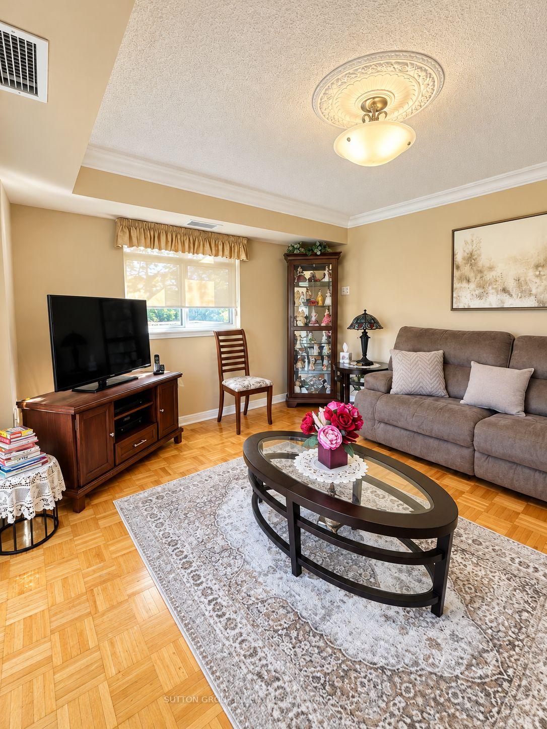 Photo 9 of Unit 314, 2504 Rutherford Road, Vaughan, Maple — HOMEH