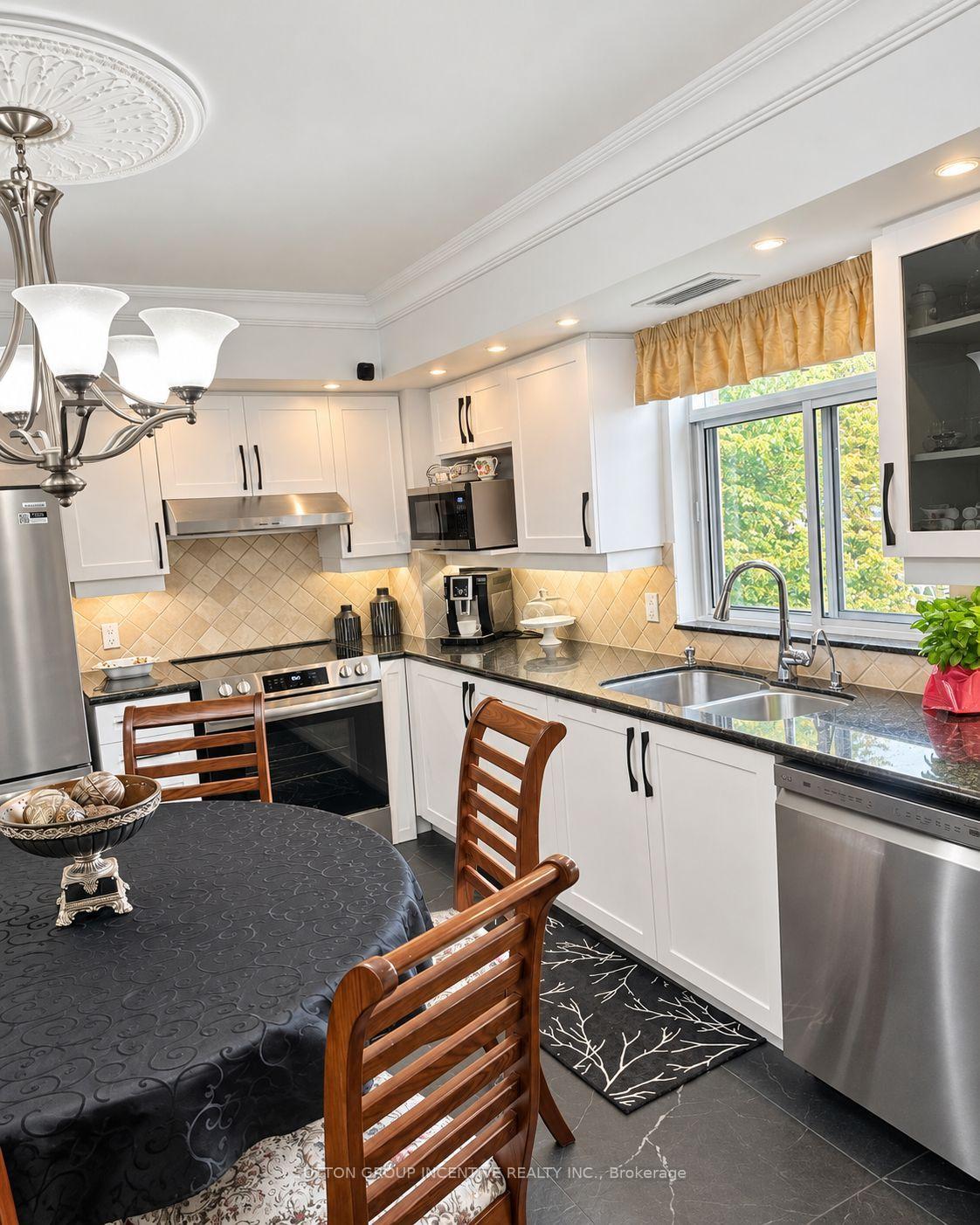 Photo 16 of Unit 314, 2504 Rutherford Road, Vaughan, Maple — HOMEH