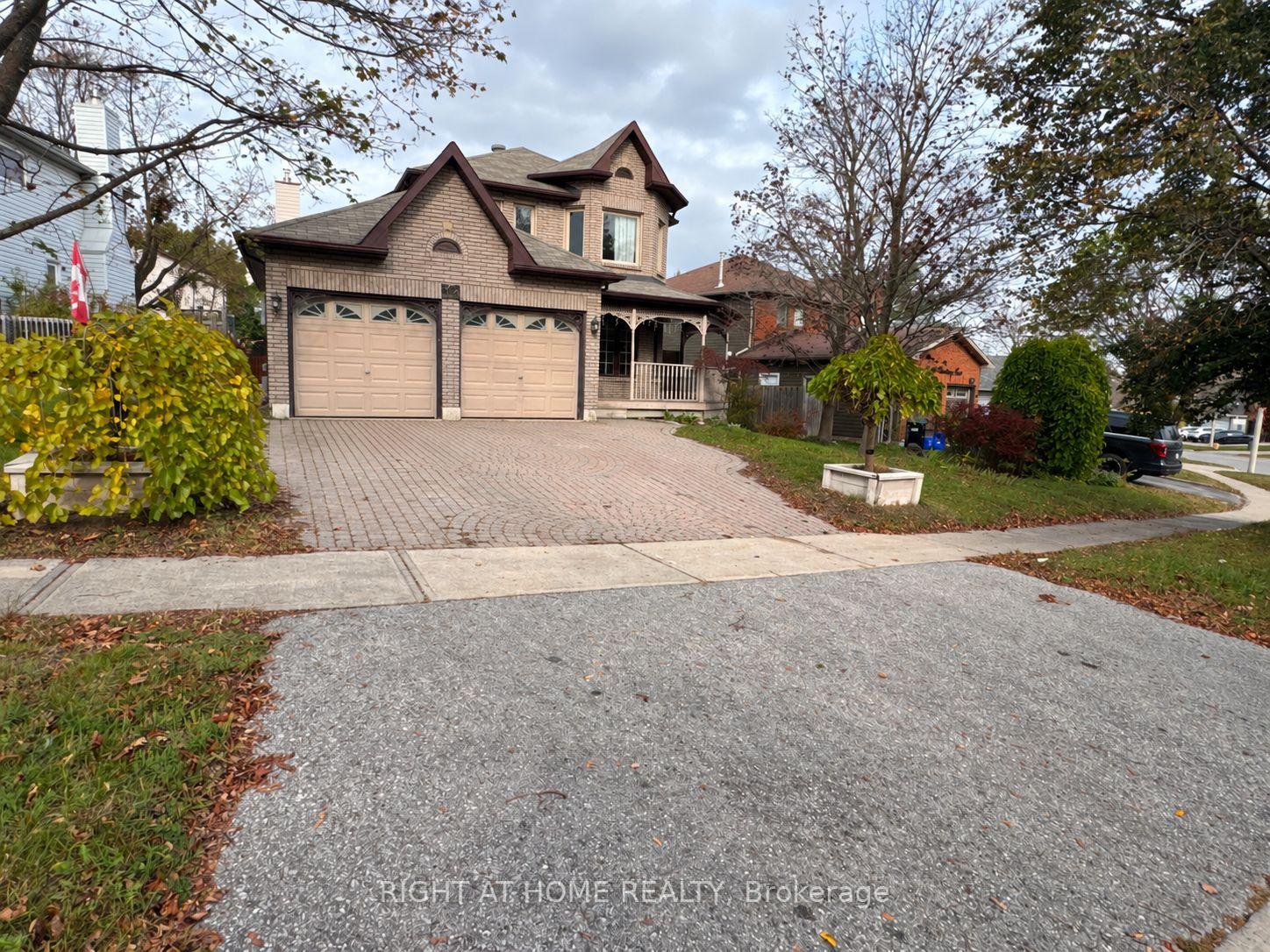 Photo 2 of 114 Browning Trail, Barrie, Letitia Heights — HOMEH